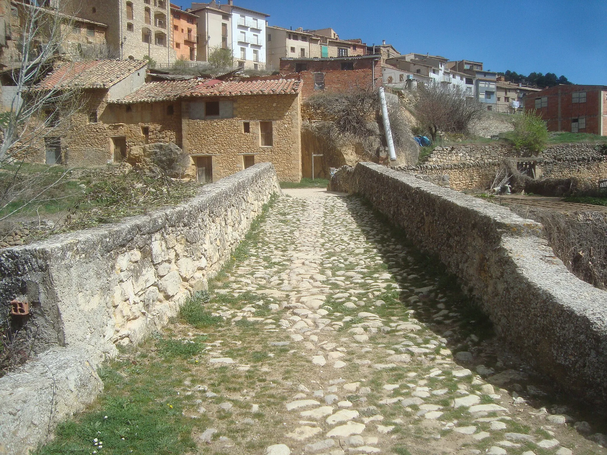 Photo showing: Suelo empedrado del puente medieval de Torre de Arcas (Teruel).