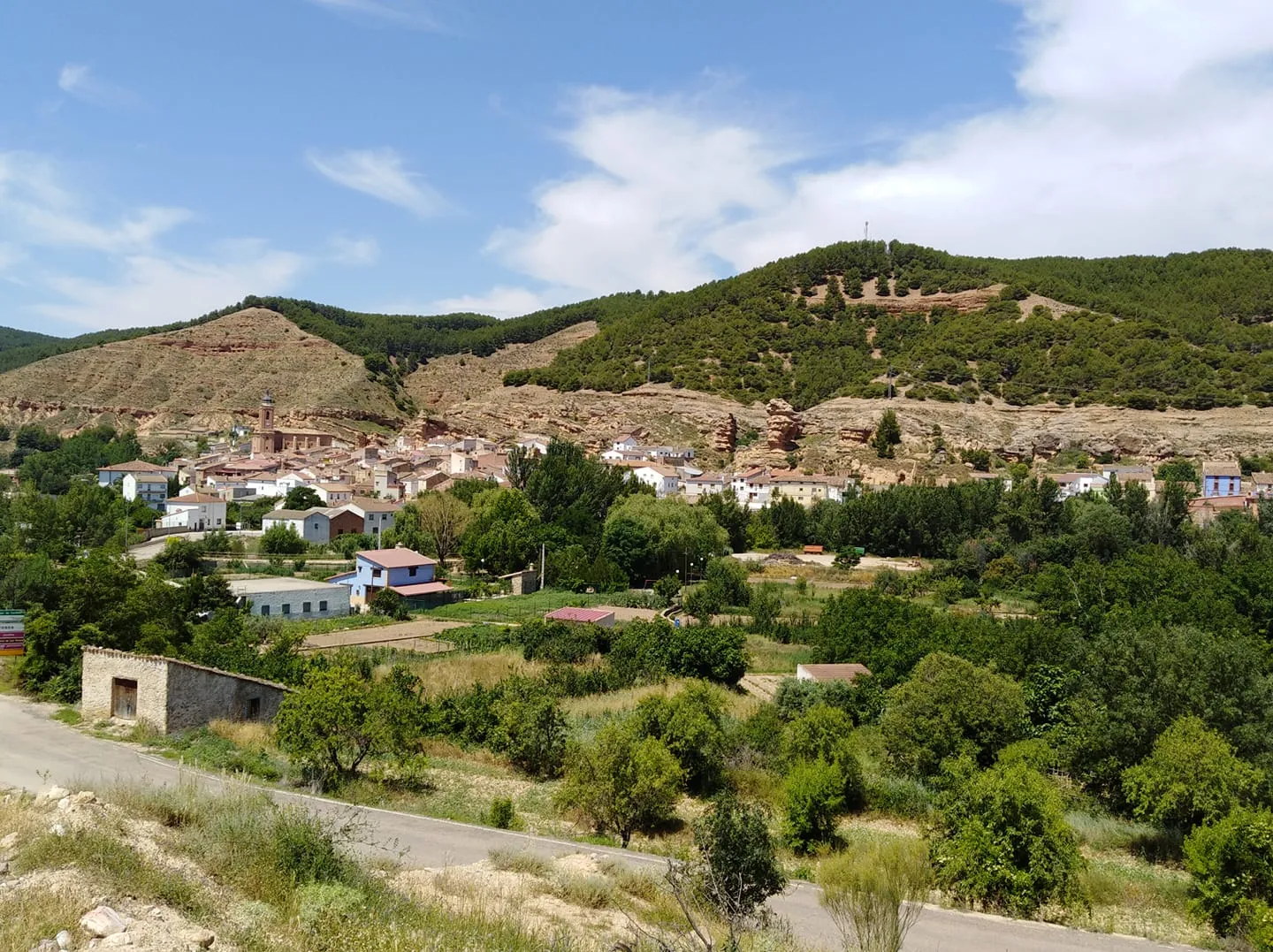 Photo showing: Vista de la localidad de Tosos y su entorno