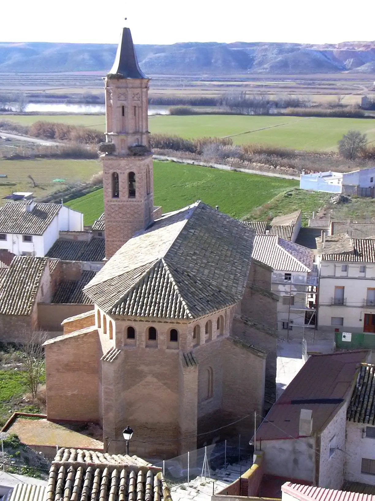 Photo showing: Velilla de Ebro (Zaragoza). En la vista la iglesia parroquial de la Asunción, de estilo mudéjar