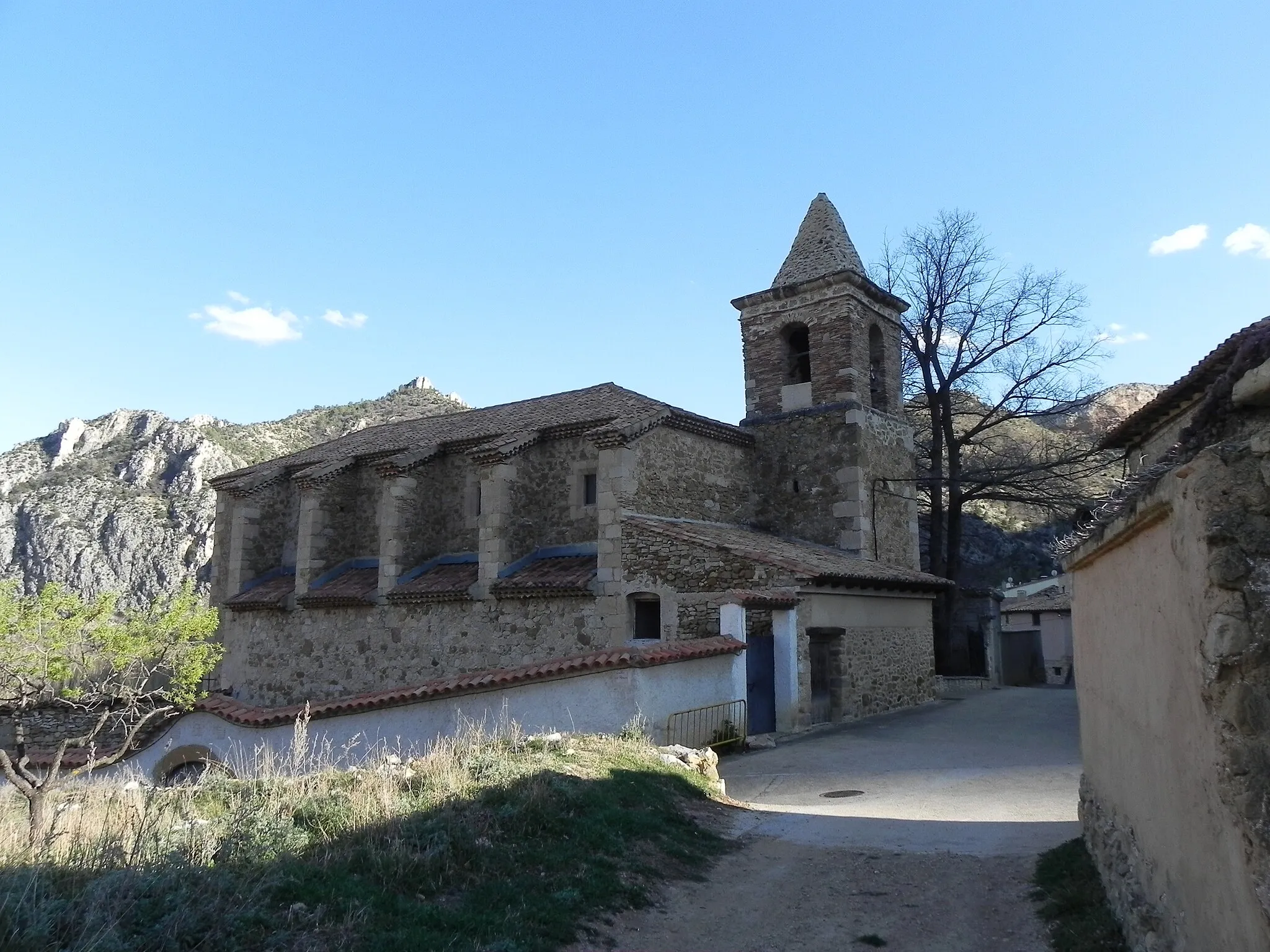 Photo showing: Iglesia de planta rectangular, con una única nave de fábrica gótico-renacentista reformada en el siglo XVIII