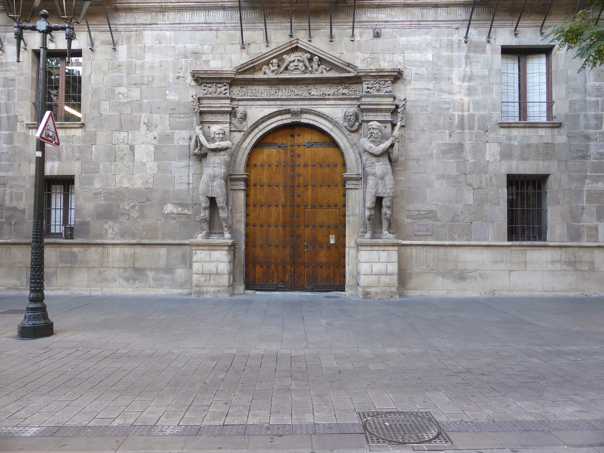 Photo showing: Palacio renacentista del siglo XVI. Sede de la Audiencia de Aragón, actualmente Tribunal Superior de Justicia de Aragón. Calle Coso, número 1.