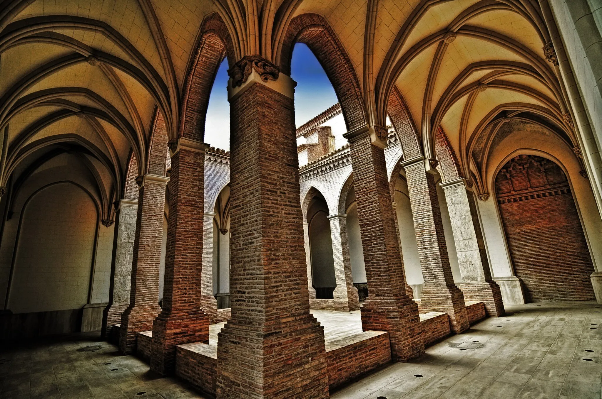 Photo showing: Claustro mudejar de la iglesia de San Pedro (Teruel)