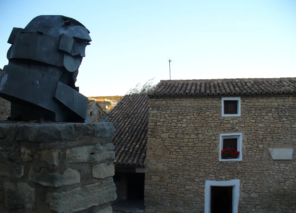 Photo showing: Estatua de Franzisco de Goya debán d'a suya casa natal en Fuendetoz, Zaragoza