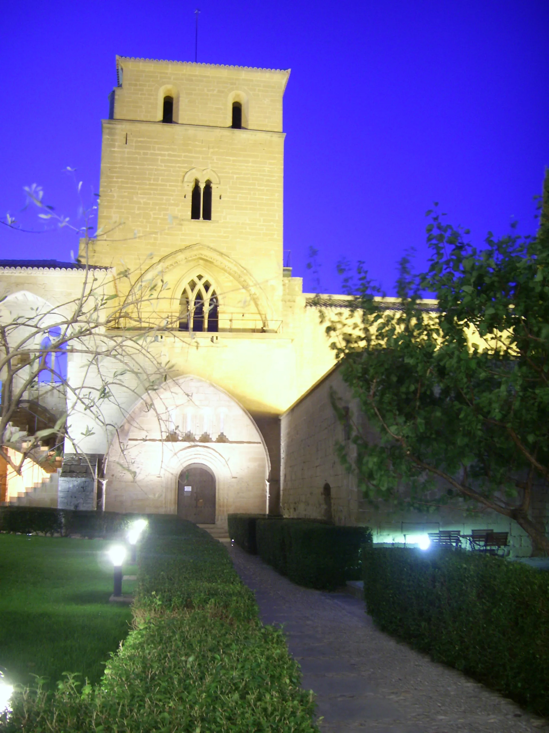 Photo showing: Parador de Alcañiz at night - Spain