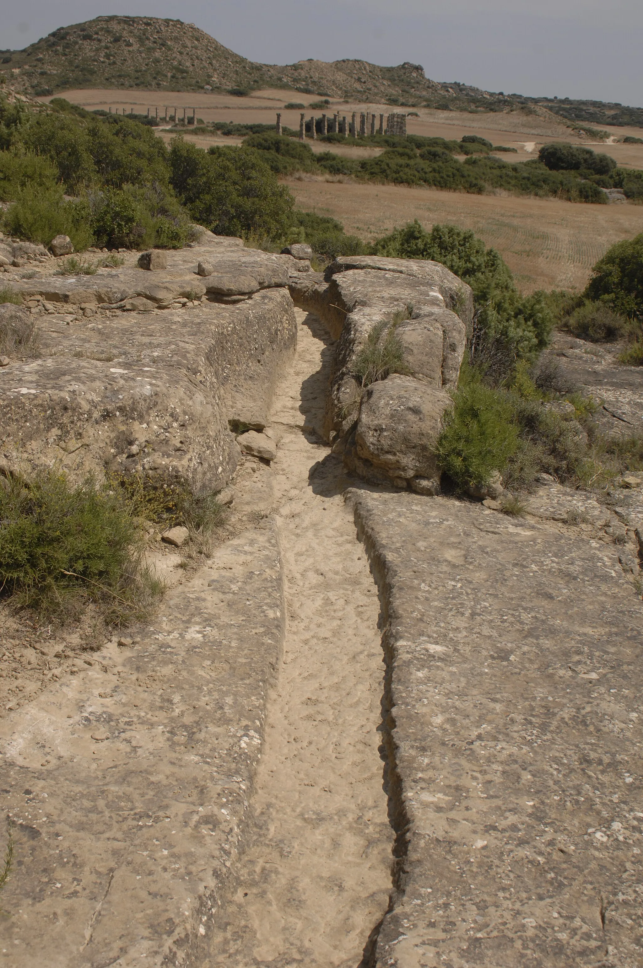 Photo showing: Tramo de specus del acueducto de Los Bañales