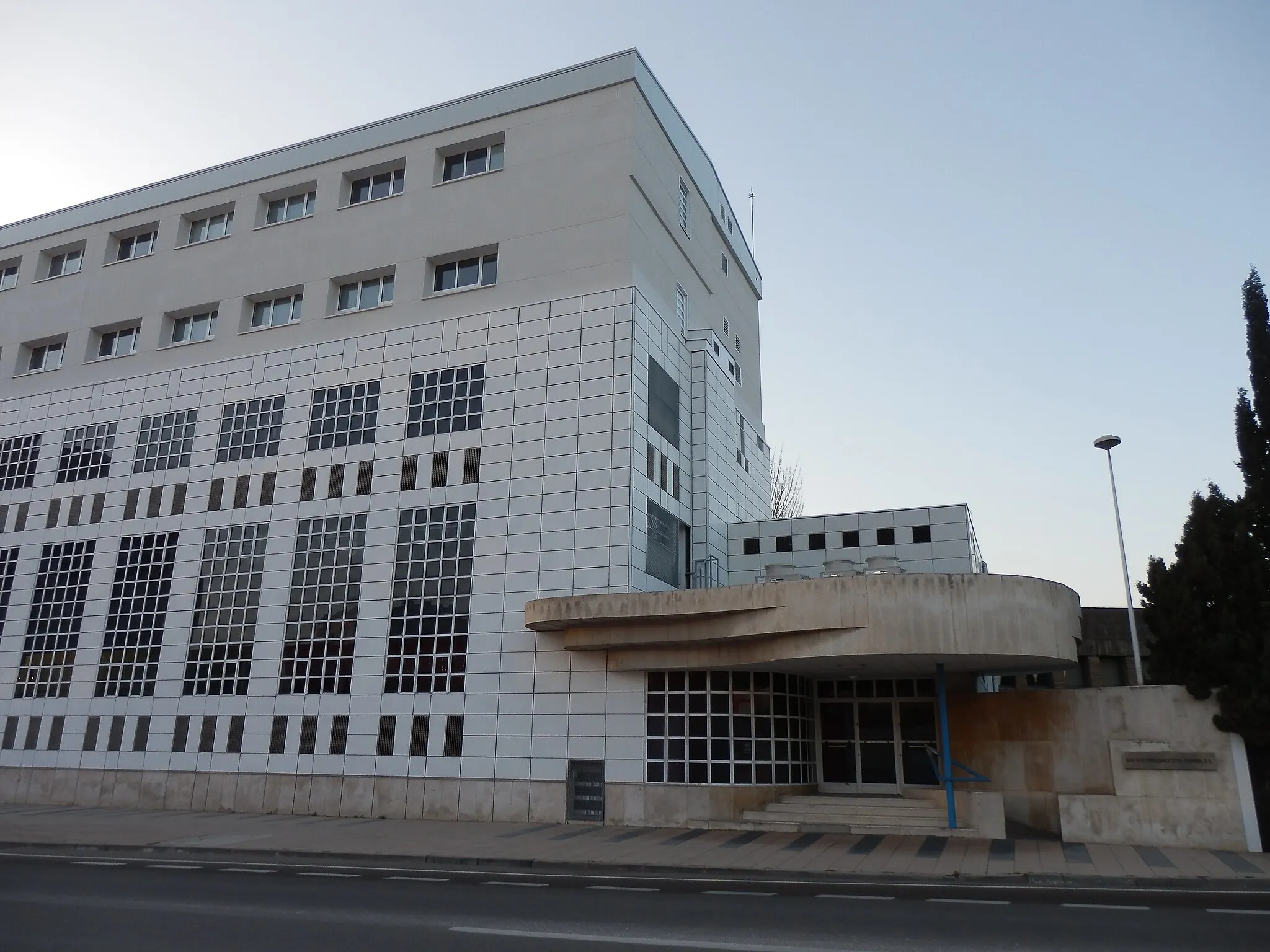 Photo showing: Fábrica de Balay en Montañana, Zaragoza. Situada en la Avenida de la Industria, 49, Zaragoza. Construida en 1966 por Regino Borobio Ojeda y José Borobio Ojeda.