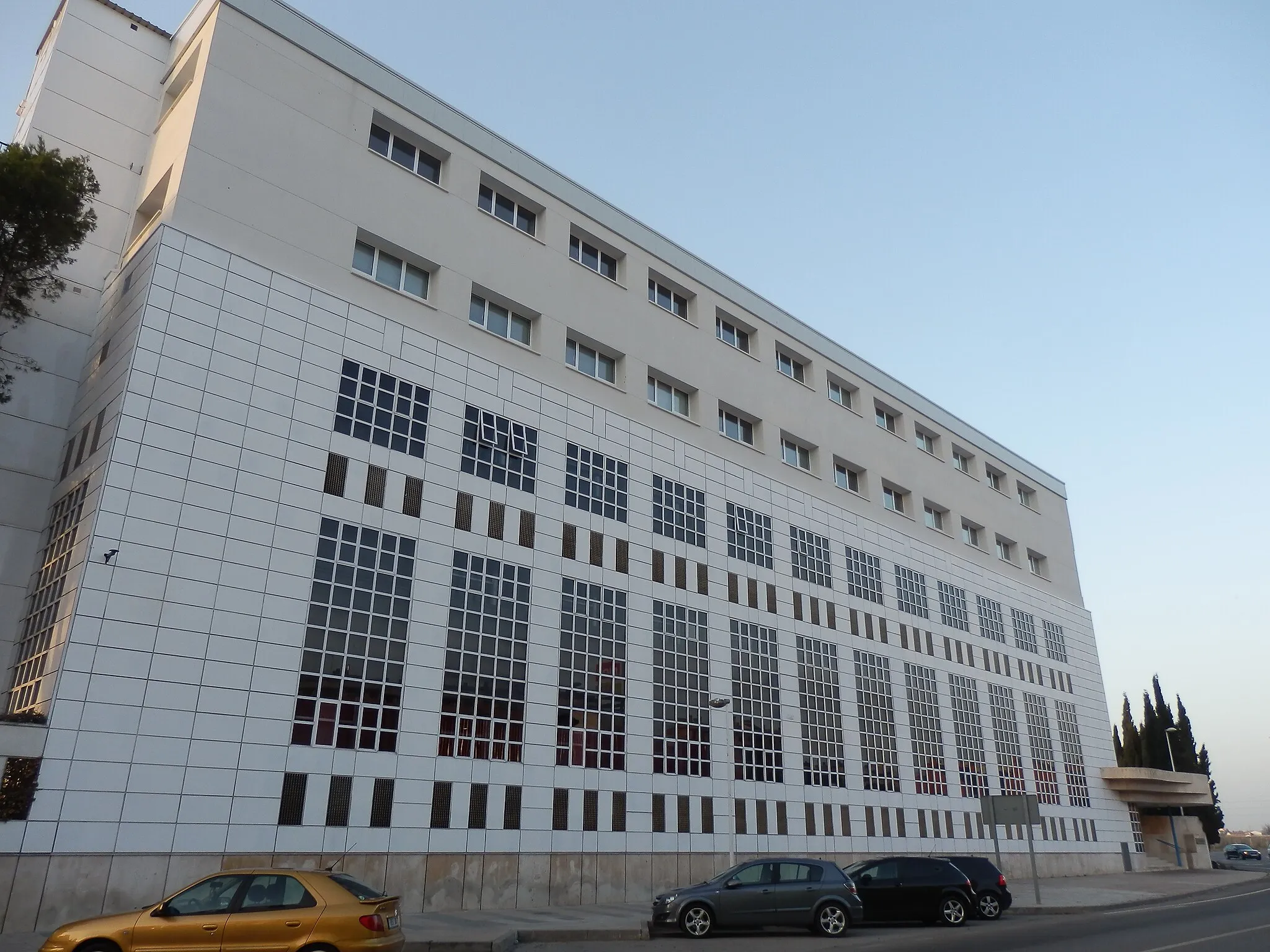 Photo showing: Fábrica de Balay en Montañana, Zaragoza. Situada en la Avenida de la Industria, 49, Zaragoza. Construida en 1966 por Regino Borobio Ojeda y José Borobio Ojeda.