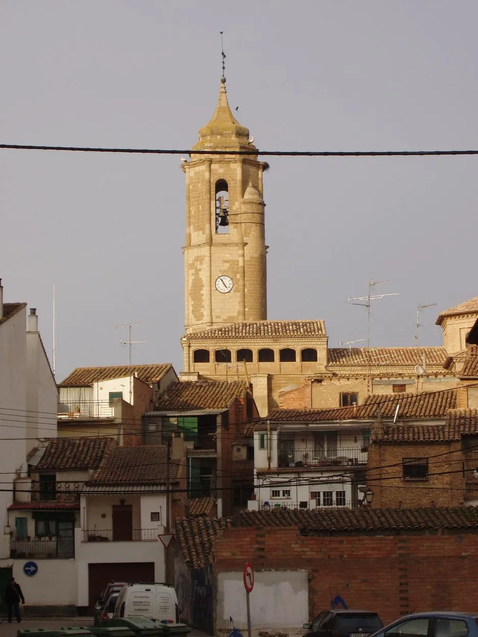 Photo showing: Torre de la iglesia y casas en Binéfar (Huesca, España)