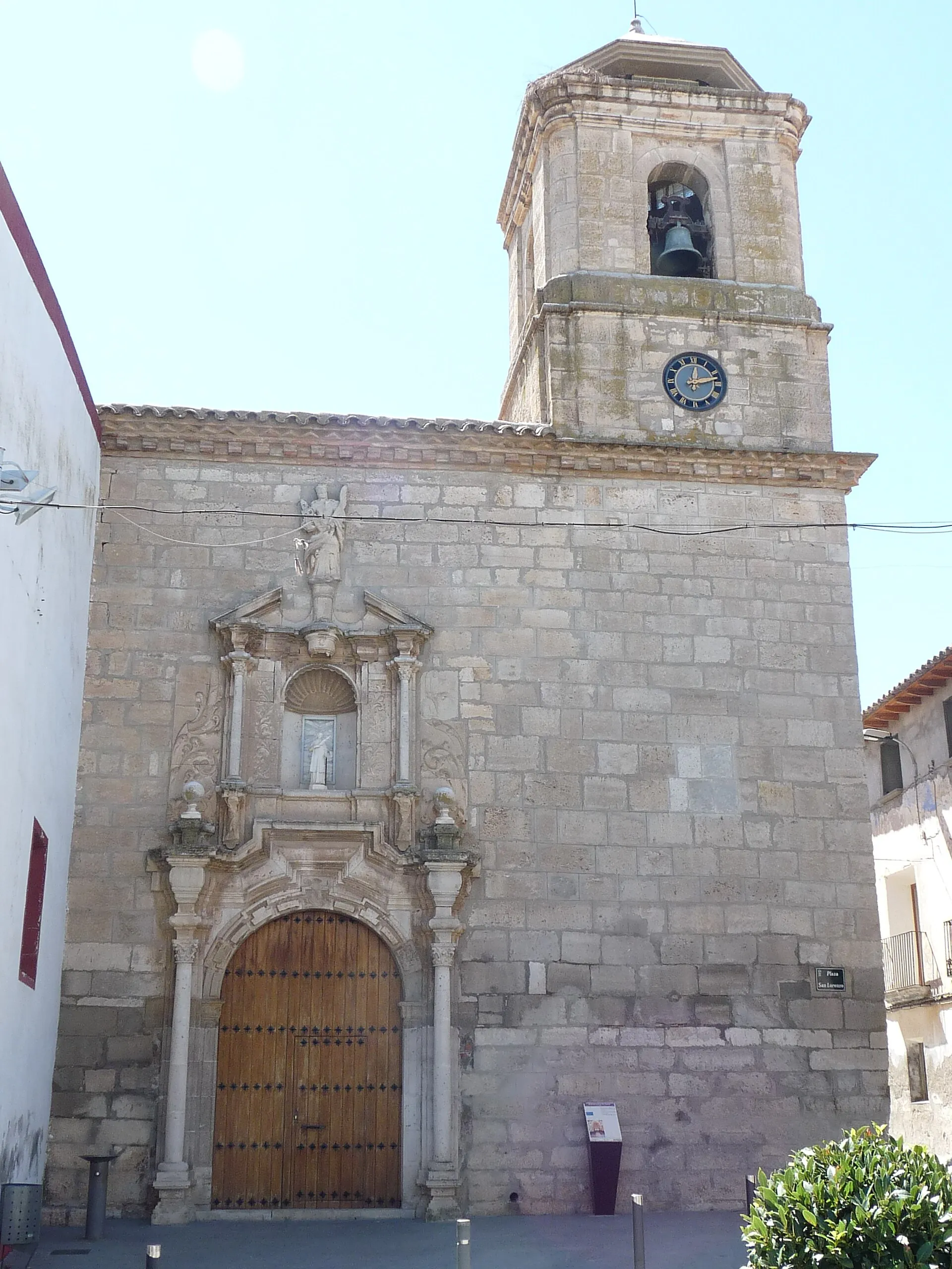 Photo showing: Velilla de Cinca - Iglesia de San Lorenzo (s. XVII)

This is a photo of a monument indexed in the Spanish heritage register of Bienes de Interés Cultural under the reference 1-INM-HUE-011-245-002.