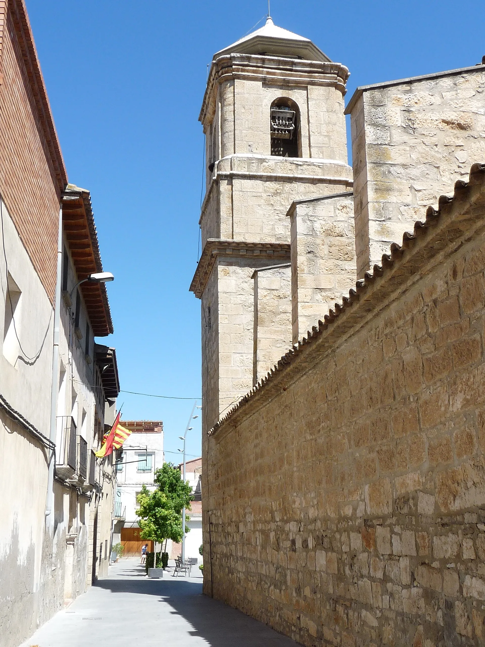 Photo showing: Velilla de Cinca - Iglesia de San Lorenzo (s. XVII)

This is a photo of a monument indexed in the Spanish heritage register of Bienes de Interés Cultural under the reference 1-INM-HUE-011-245-002.