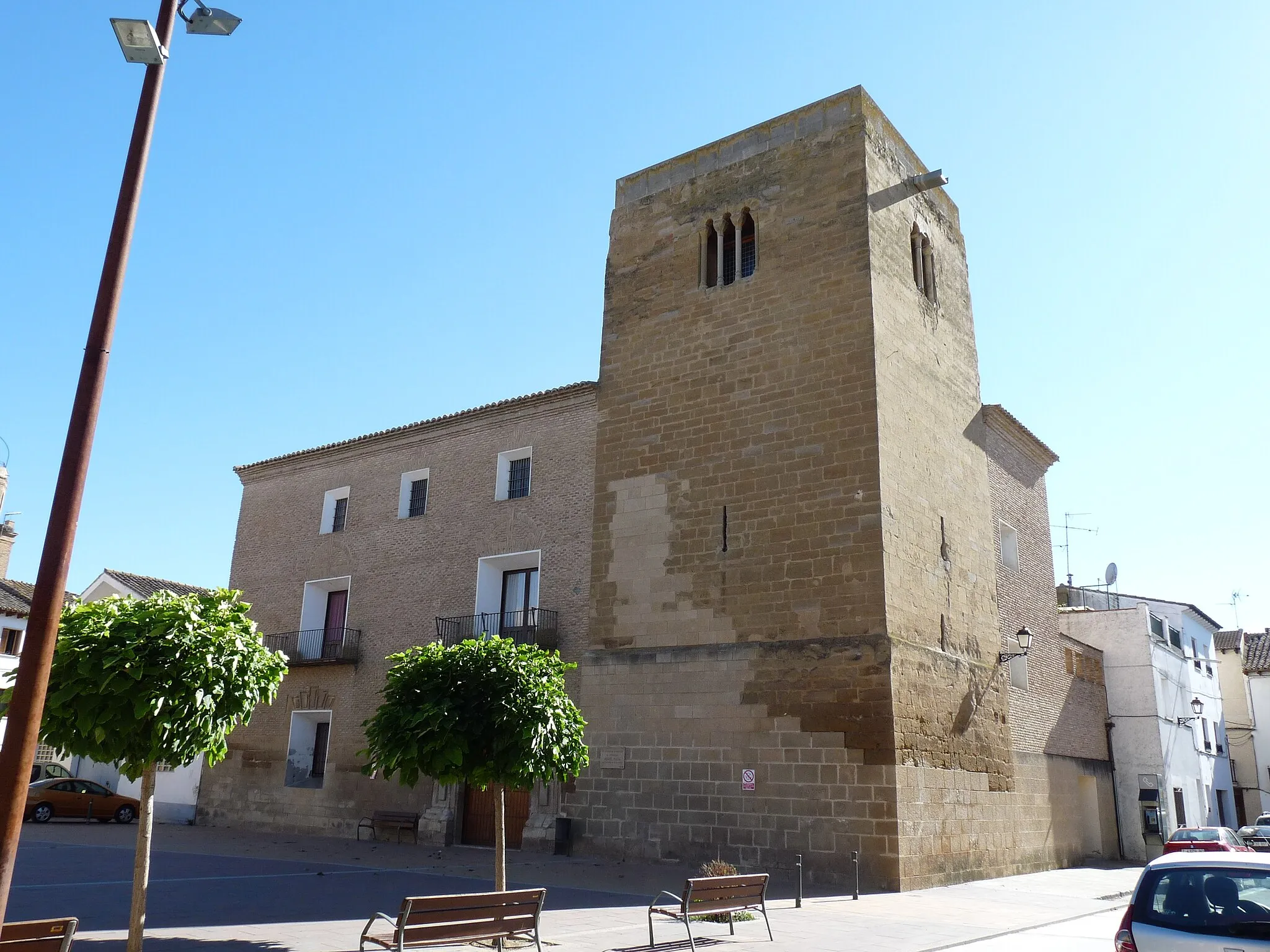 Photo showing: Albalate de Cinca - Palacio ducal de Solferino (s. XVII) - Vista general

This is a photo of a monument indexed in the Spanish heritage register of Bienes de Interés Cultural under the reference 1-INM-HUE-008-007-002.