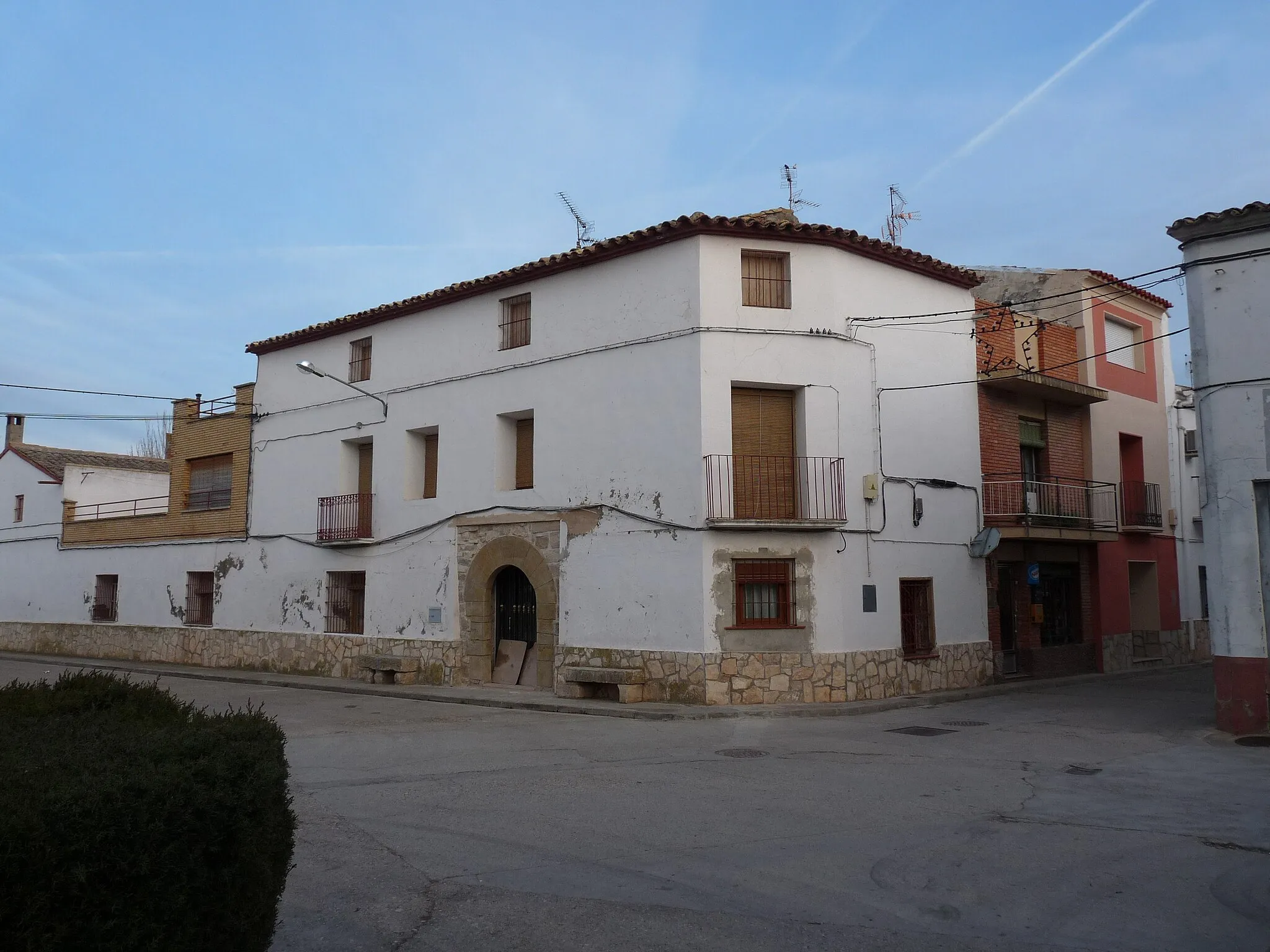 Photo showing: Candasnos - Casa en Plaza de la Iglesia esquina Calle Mayor y Calle Arrabal