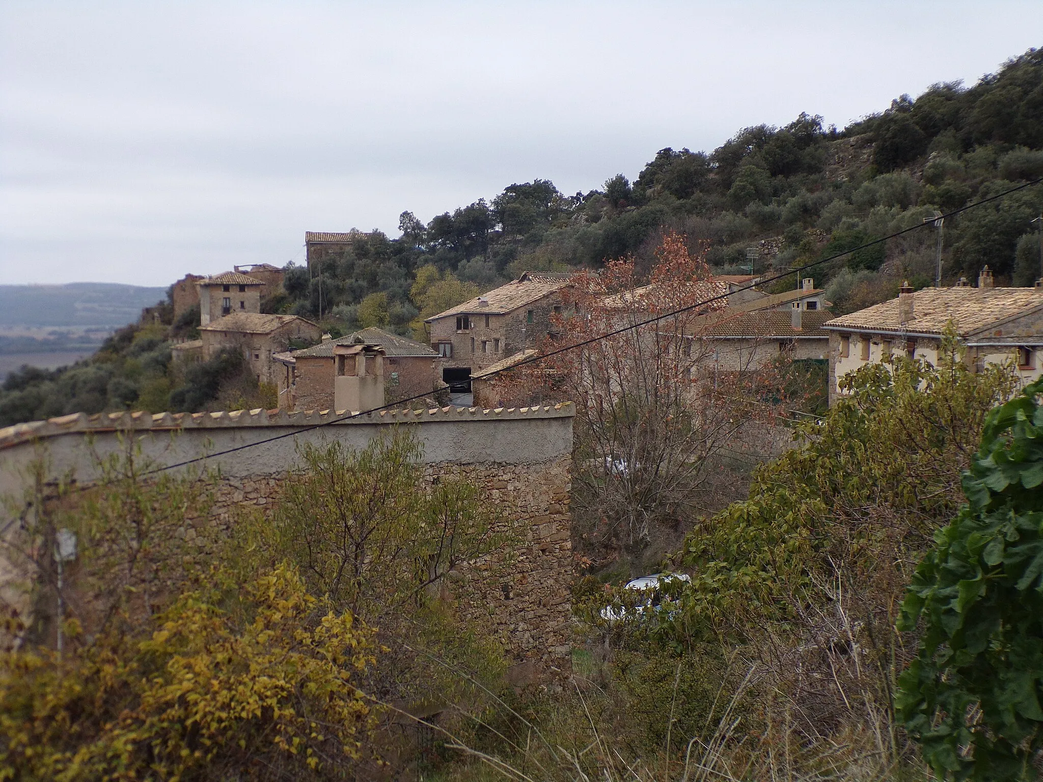 Photo showing: Purroi de la Solana a la tardor de 2022, des de la plaça de l'illesia.