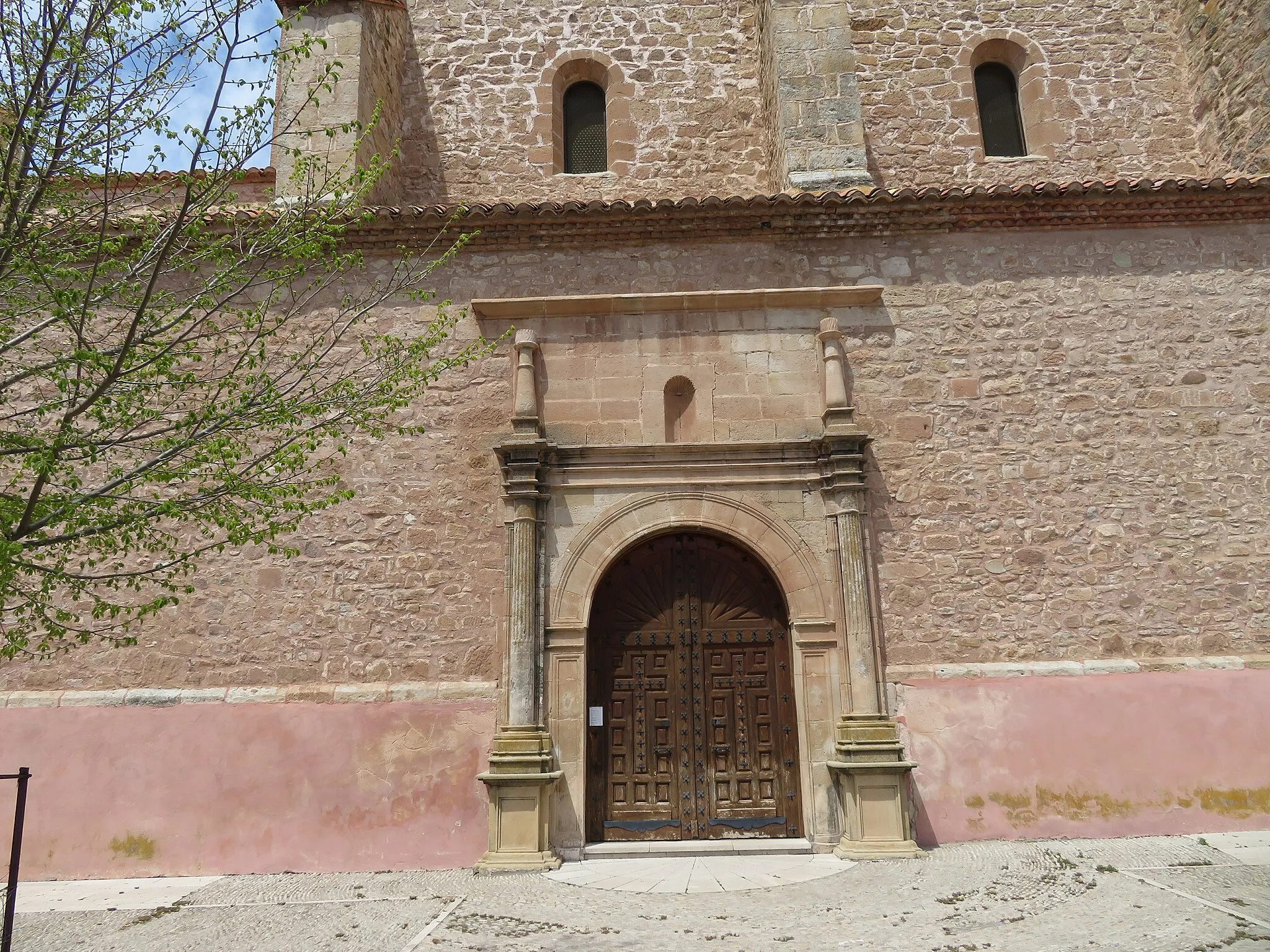 Photo showing: Iglesia del Salvador de Cedrillas (Comunidad de Teruel). Plaza de la Constitución.