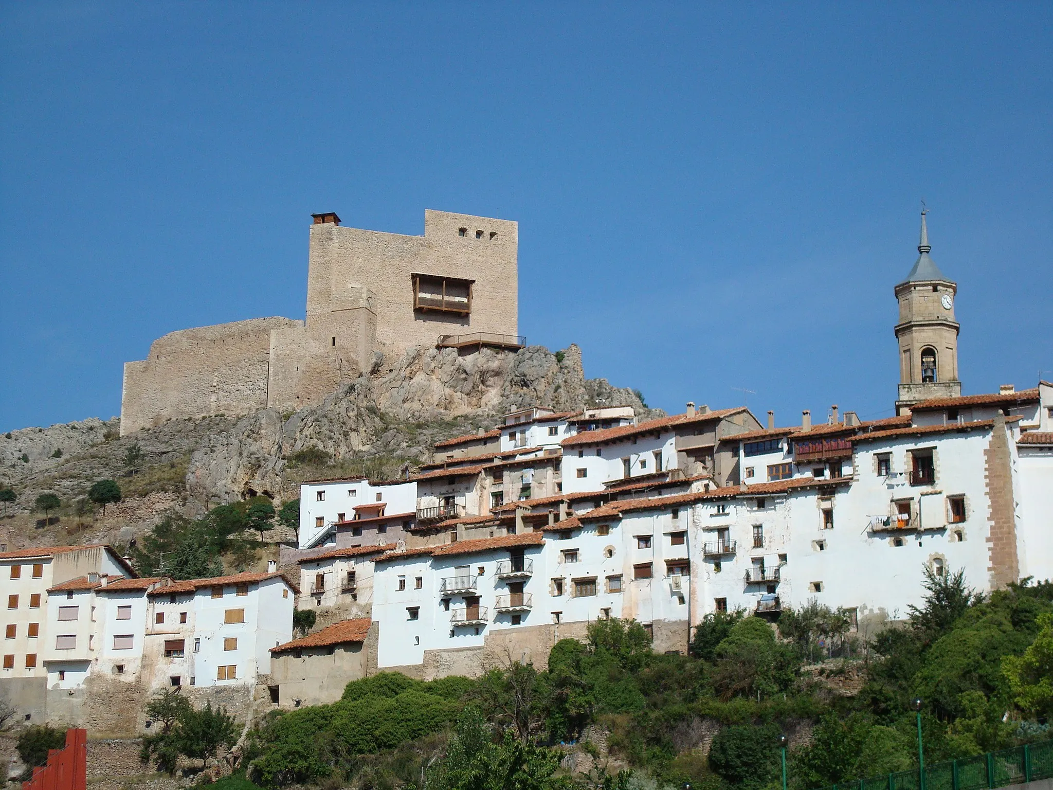 Photo showing: Visió general de la població d'Alcalà de la Selva (Aragó)