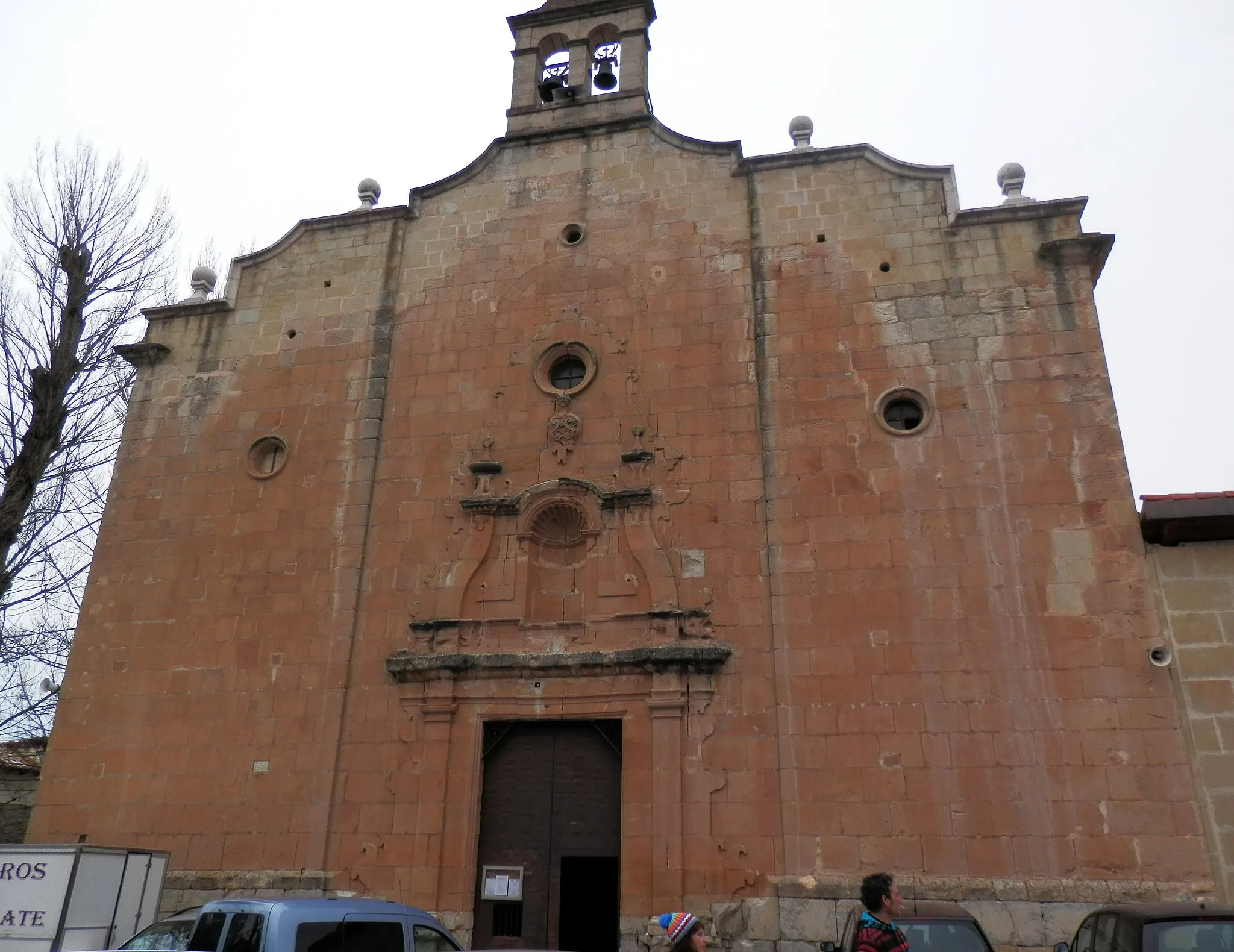 Photo showing: Façana del santuari de la Virgen de la Vega.