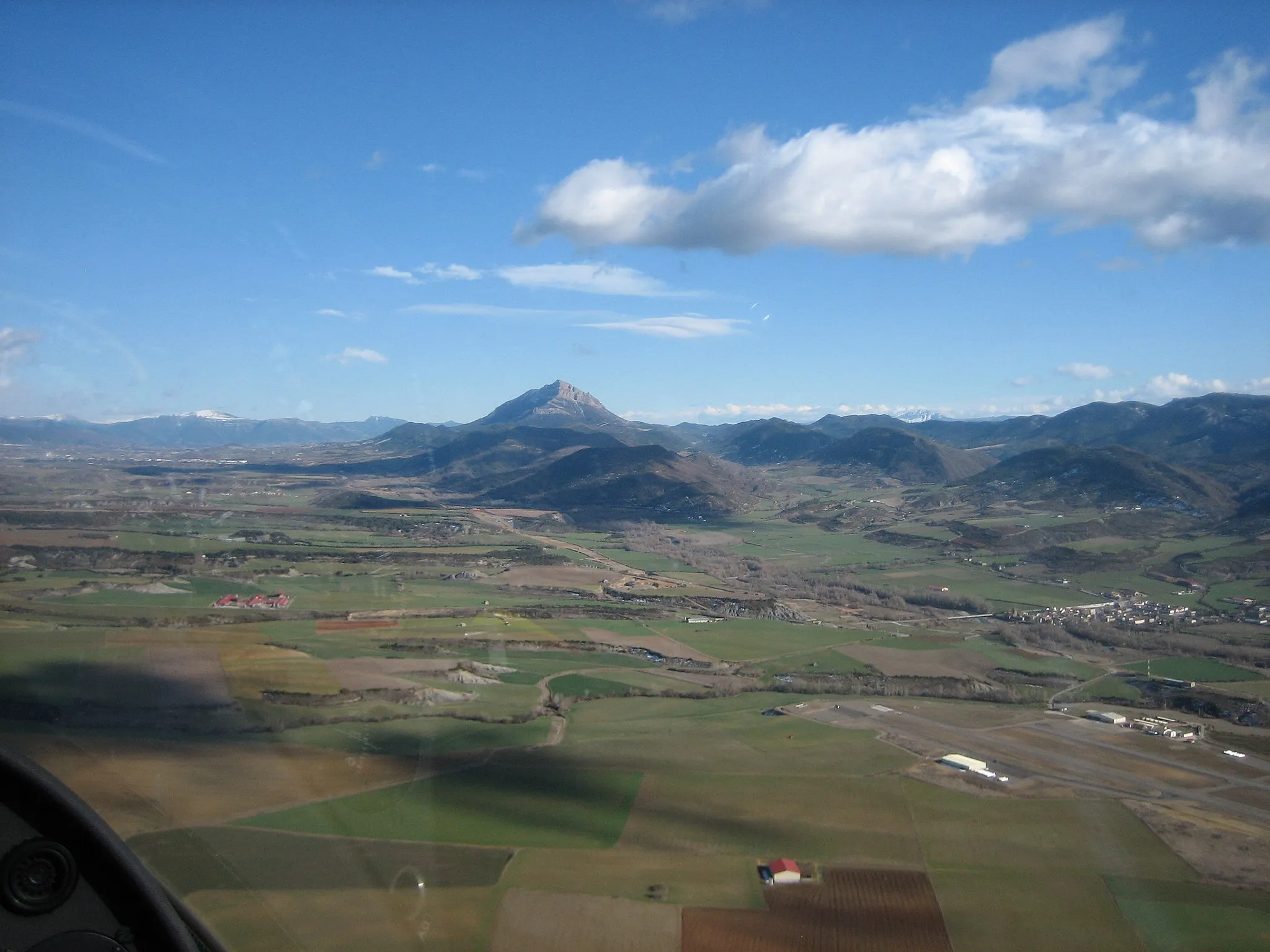 Photo showing: Rio Aragon valley to east, Peña Oroel in background middle, Santa Cilia and airport in the right and Jaca in the background left-