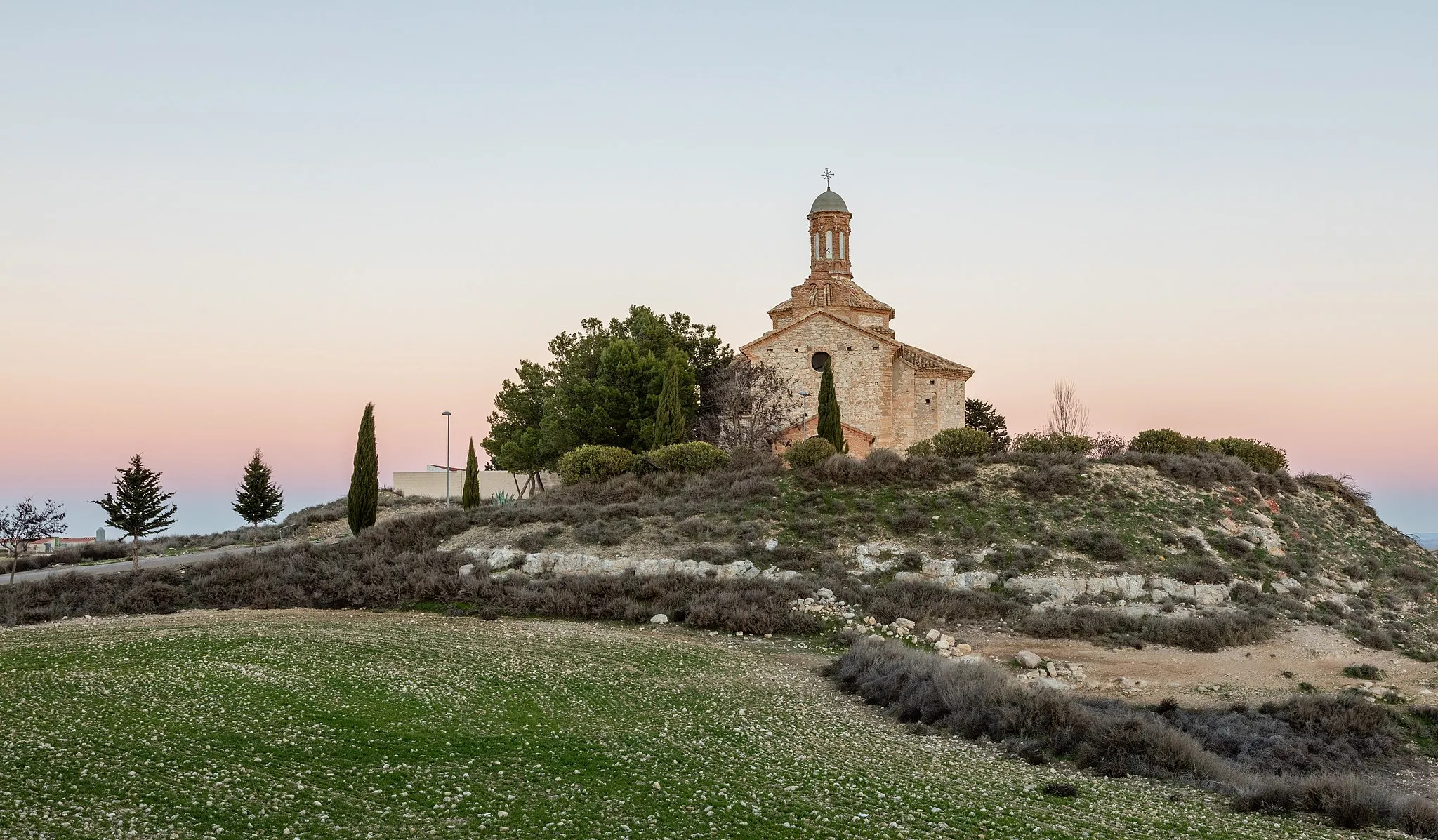 Photo showing: Sunset view of the hermitage of Saint Domingo, Lécera, province of Zaragoza, Spain. The Baroque hermitage was built over a former iberian settlement in the 14th century.