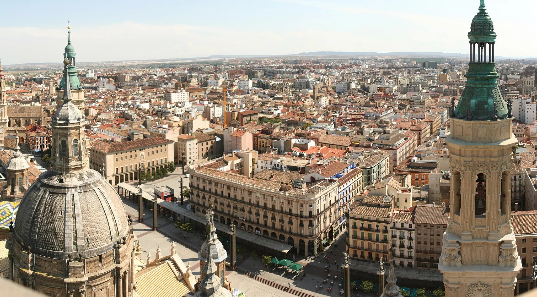 Photo showing: 16x pictures stiched together with some cropping for a narrow but taller view.  A stunning view from the top of the Cathedral

4694 x 2598 pixels