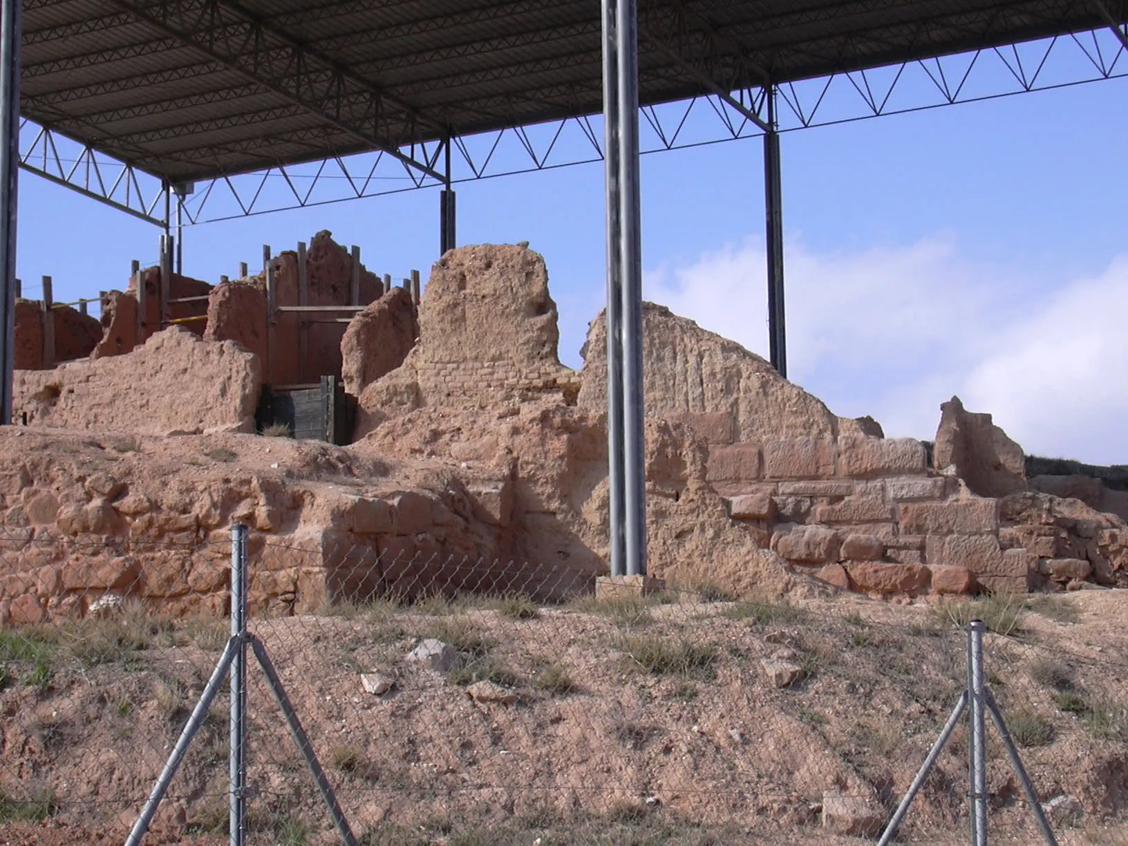 Photo showing: Excavación arqueológica de Contrebia Belaiska (Botorrita)