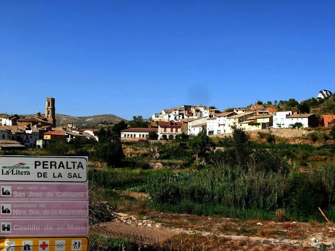 Photo showing: vista parcial de Peralta de la Sal (HU)Spain