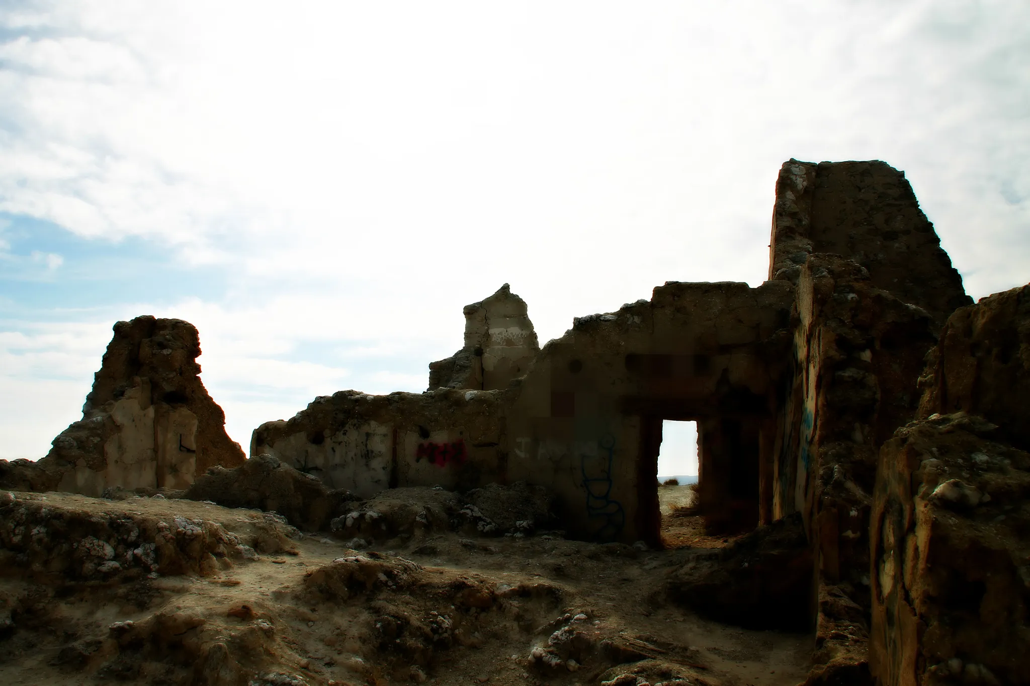 Photo showing: [Ruinas] Construído como castillo en torno al S. XIII, reconstruído a posteriori como ermita.
[Detalle del ruinoso estado de la construcción]