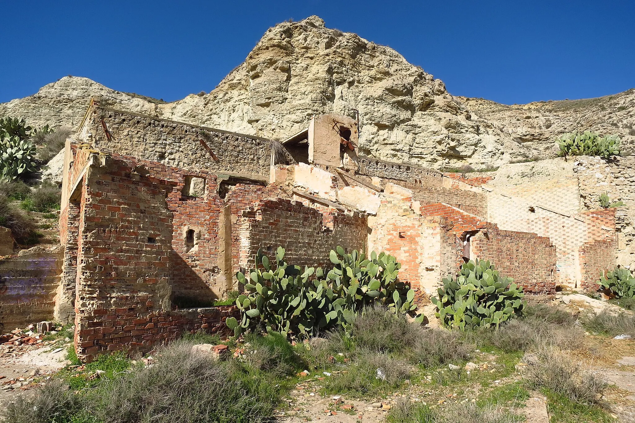 Photo showing: Hornos de yeso abandonados en Juslibol (Zaragoza, España).