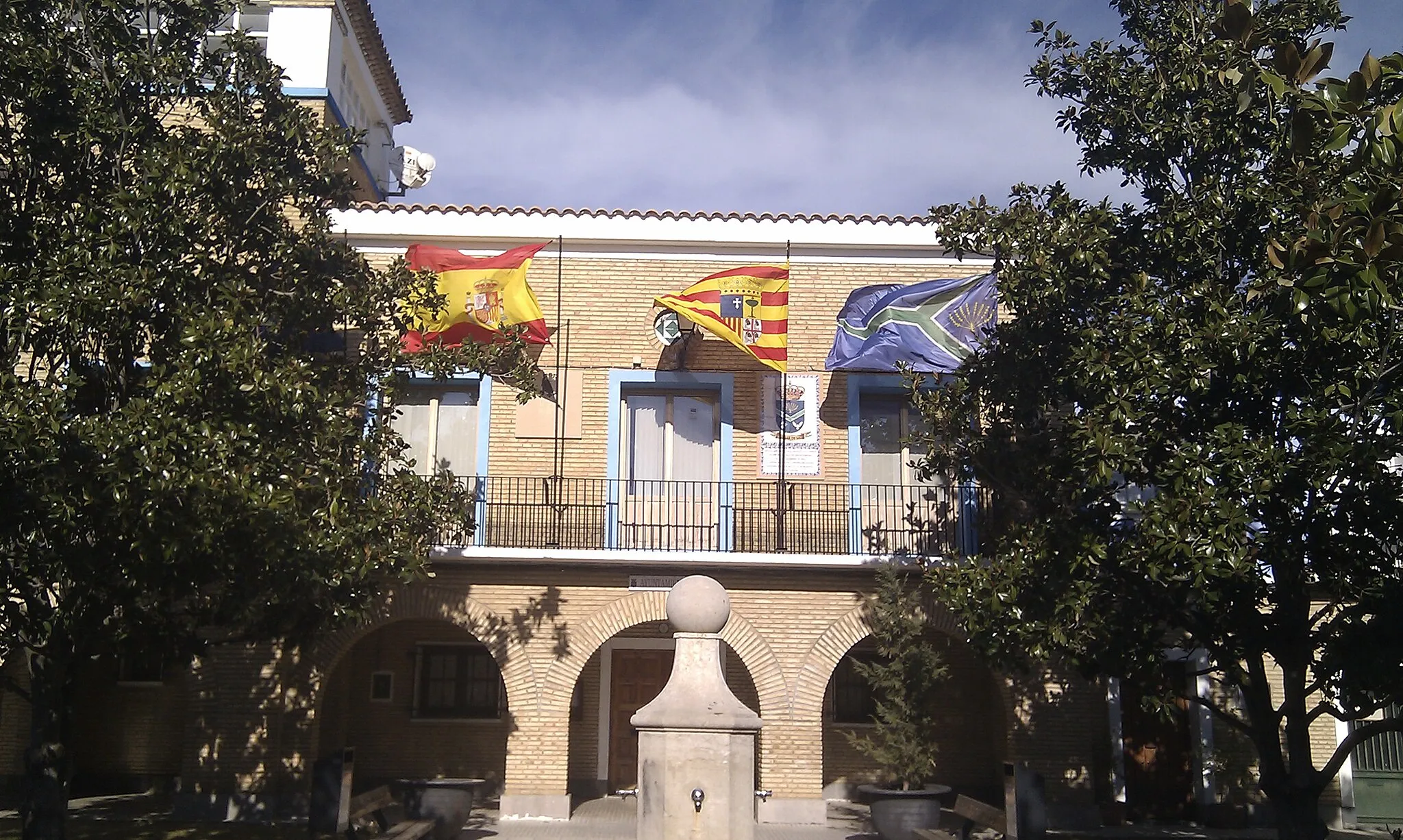 Photo showing: Fachada del Ayuntamiento de Ontinar de Salz