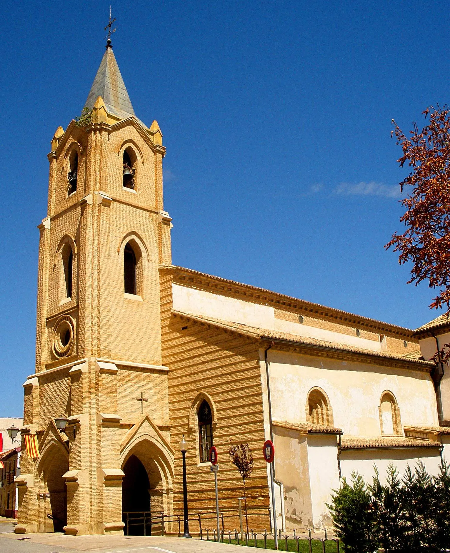 Photo showing: Iglesia de San Pedro Apóstol de Zuera (Zaragoza)