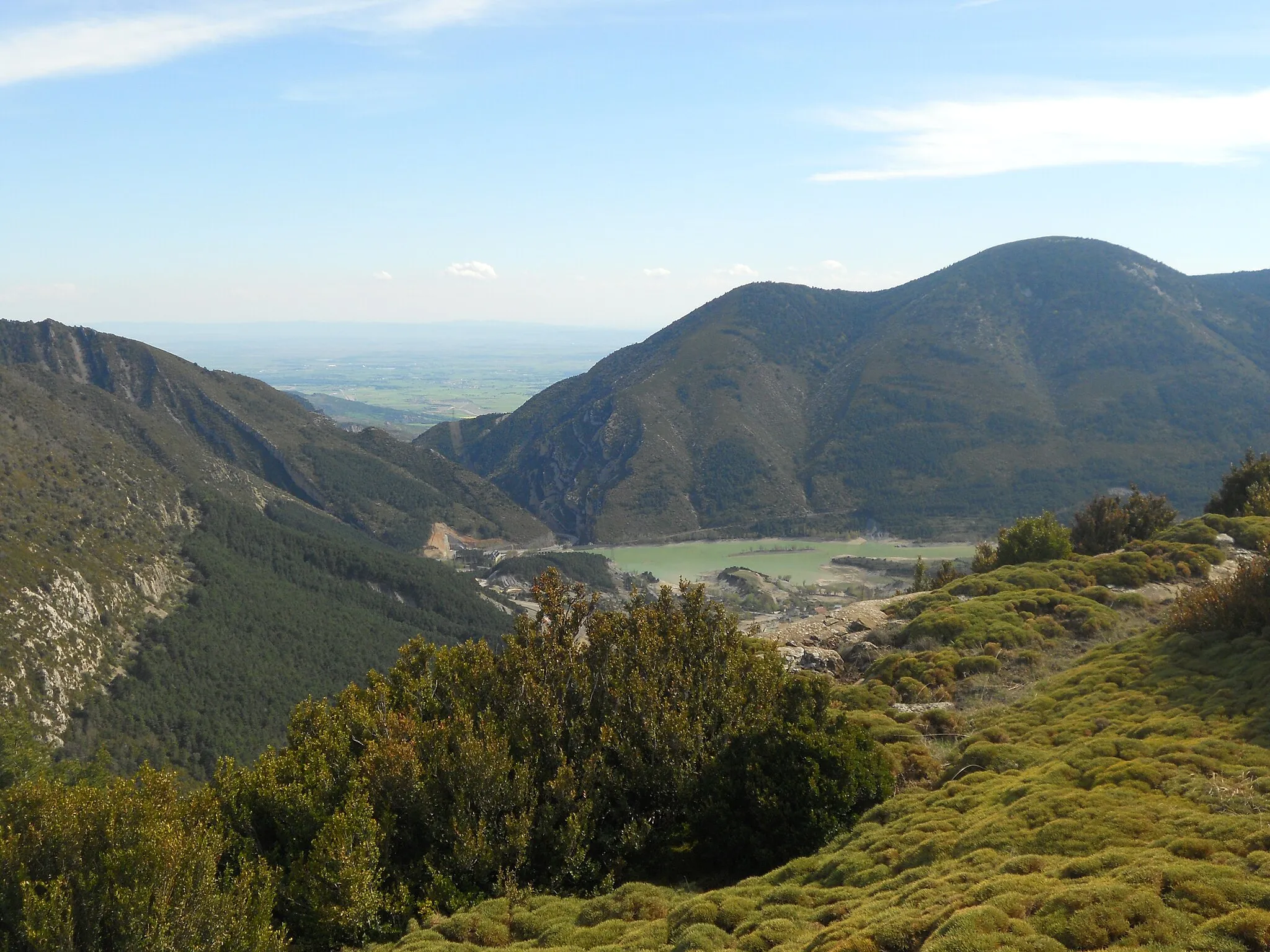 Photo showing: Vista del pantano de Arguis desde sierra Bonés ( Huesca ).