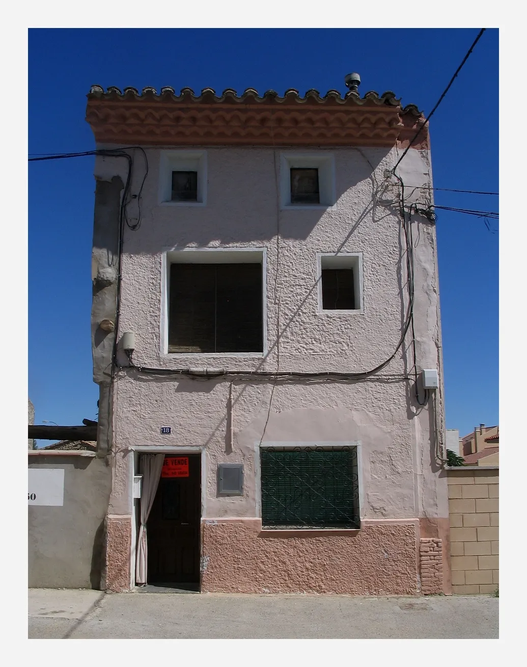 Photo showing: House in Alcubierre
