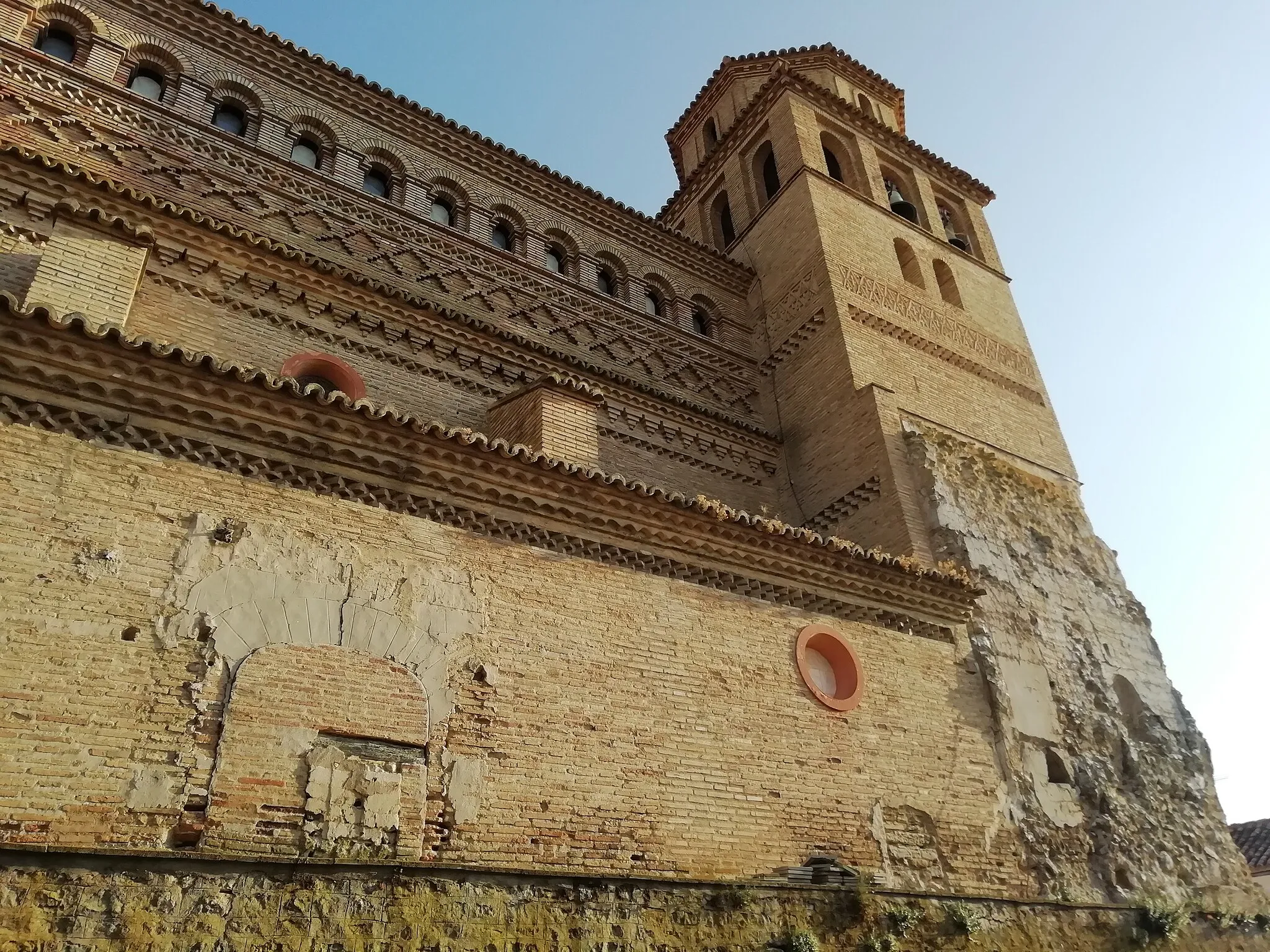 Photo showing: Vista de una construcción anterior en la iglesia de Perdiguera.