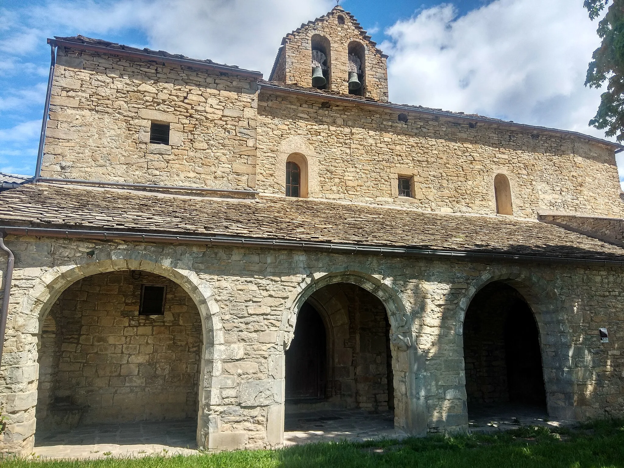 Photo showing: Baraguás. Pórtico  de la iglesia. Jaca. Huesca