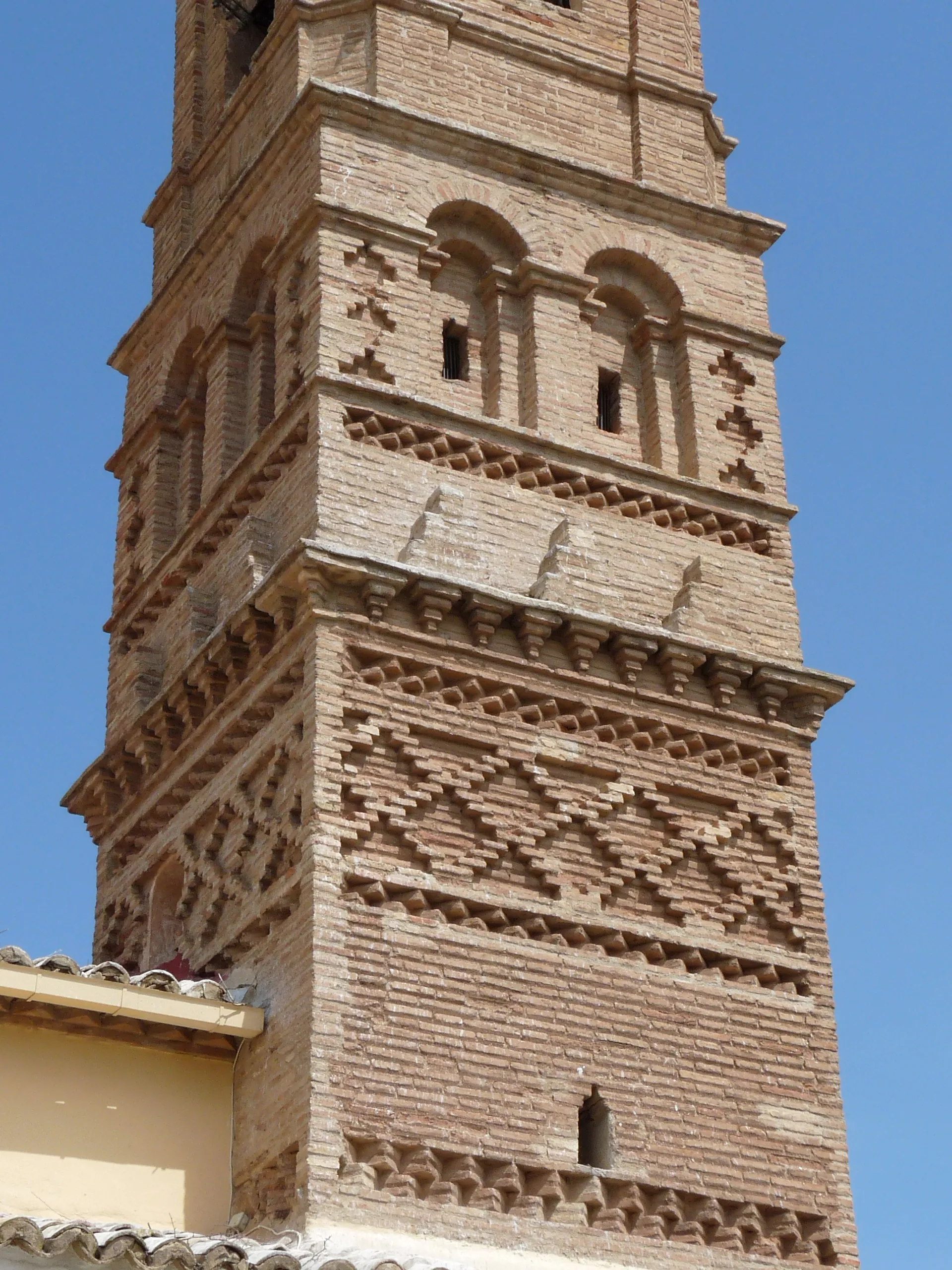 Photo showing: Lumpiaque - Iglesia de San Francisco de Asís s. XVI-XVIII - Torre s.XVI-XVIII - Cuerpo medio mudéjar s. XVI