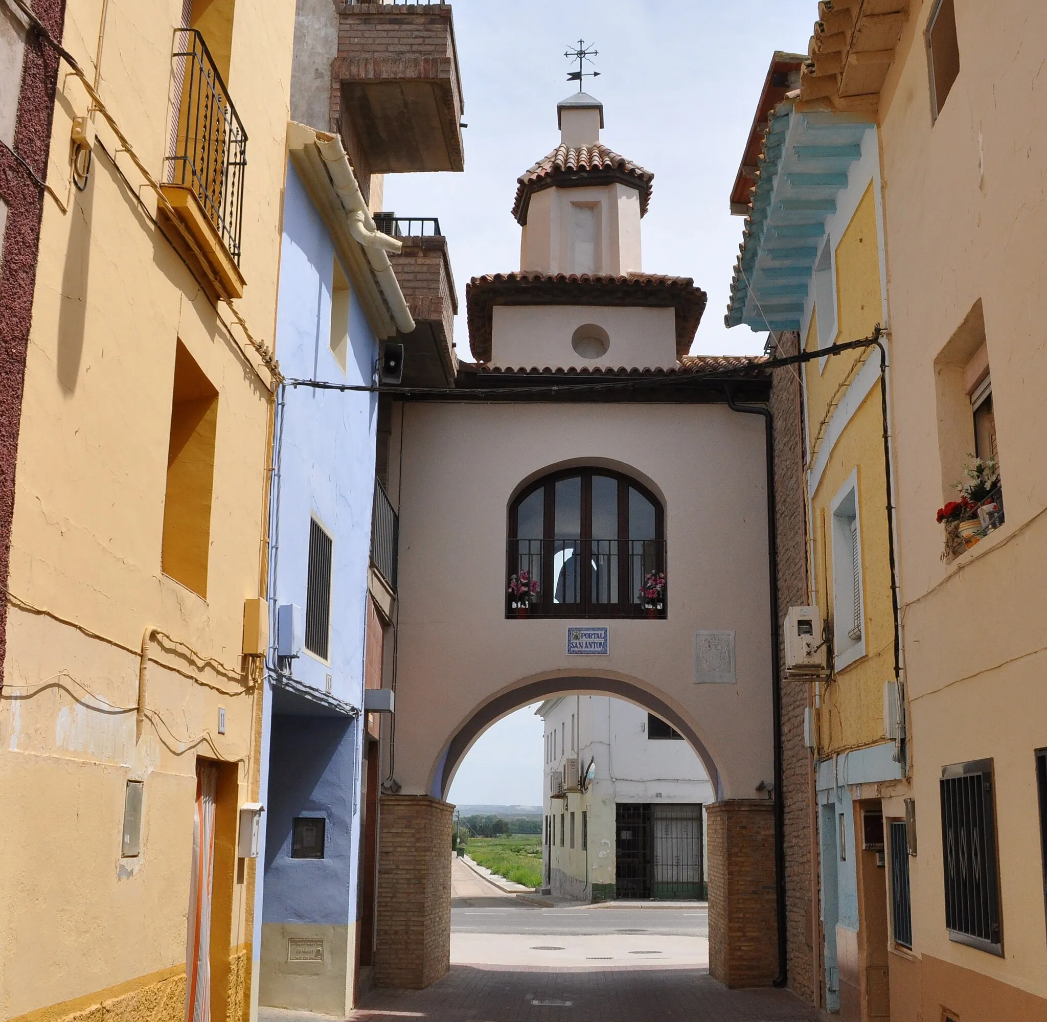 Photo showing: Portal de San Antón