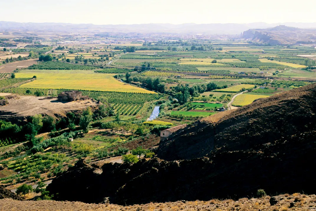 Photo showing: Jalón River irrigated alluvial plain. Calatayud, Zaragoza, Spain