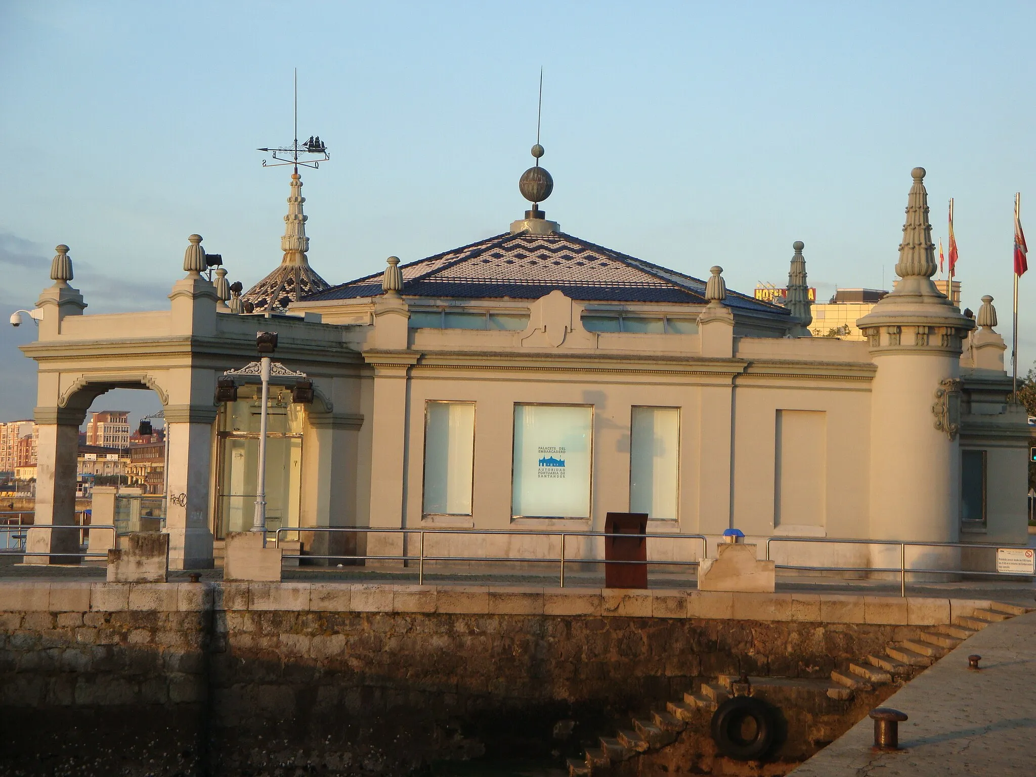 Photo showing: Palacete del puerto de Santander