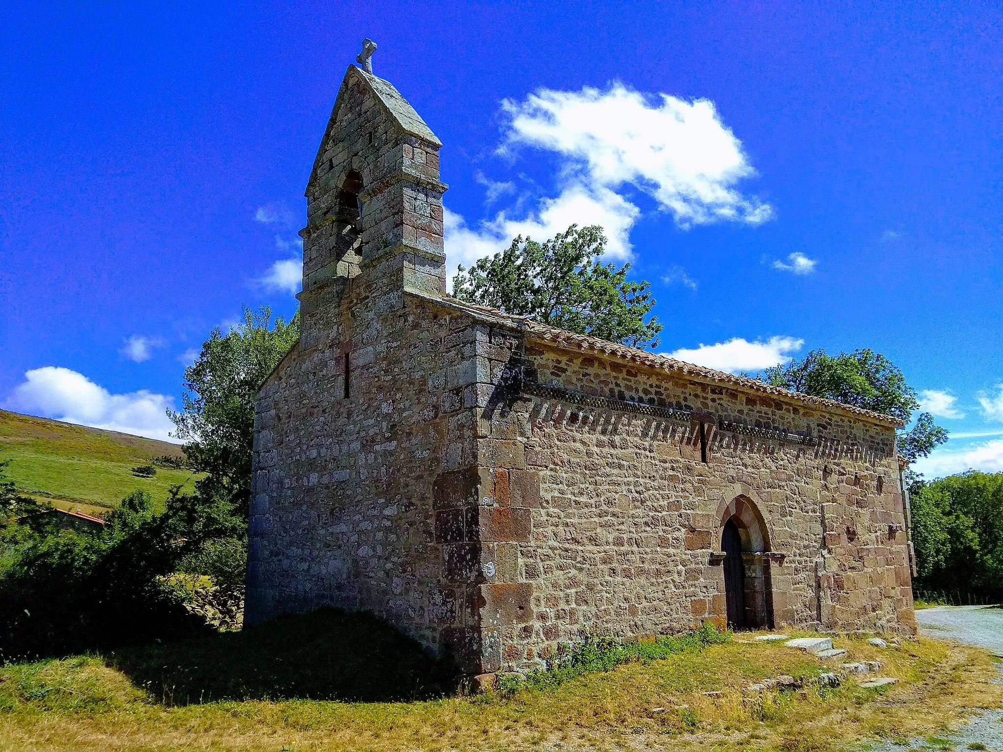 Photo showing: Romanesque hermitage of San Miguel de Olea, in the municipality of Valdeolea (Cantabria, Spain). XII century.