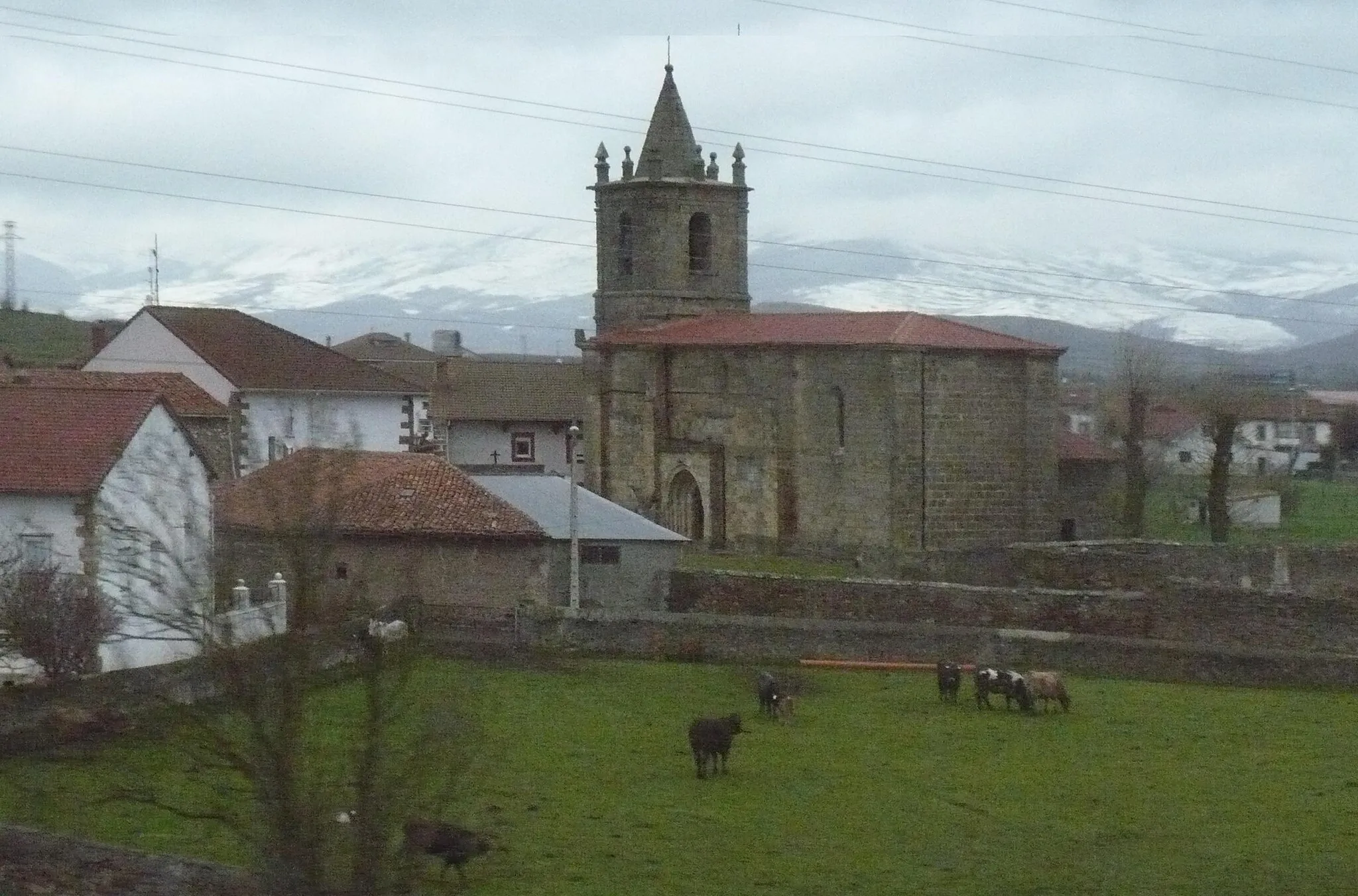 Photo showing: San Miguel church, Matamorosa, Campoo de Enmedio (Cantabria). Rebuilt in 1778, its portal and part of the south wall date back to the XIII-XIV centuries.