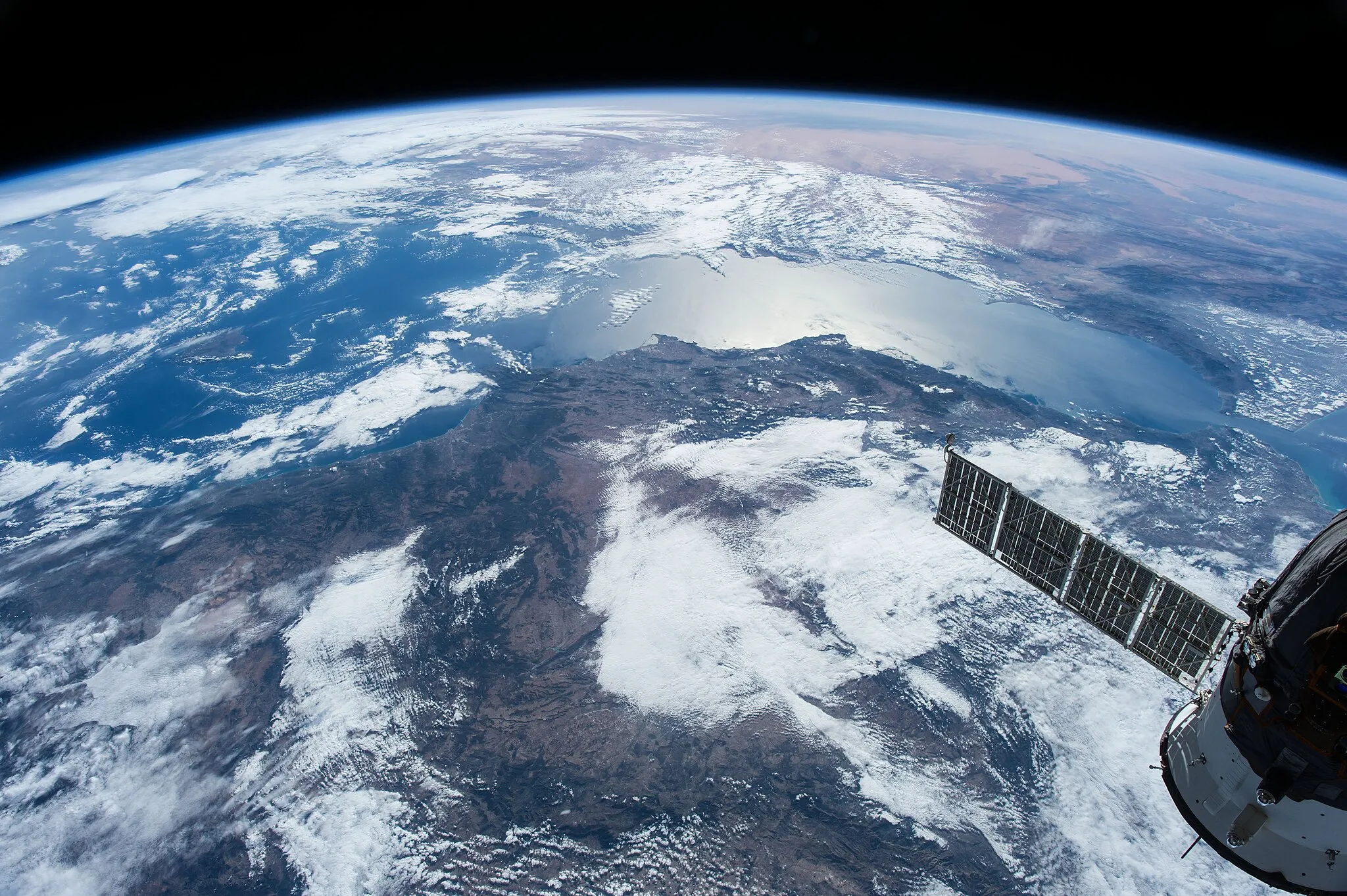 Photo showing: View of Earth taken during ISS Expedition 53.