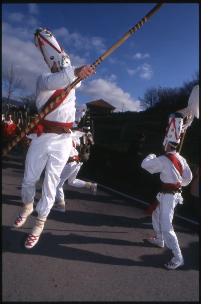 Photo showing: La Vijanera carnival. Silió / Molledo, Cantabria, Spain.

Nikon film camera, Nikkor 3.5/20, Fuji Provia 400