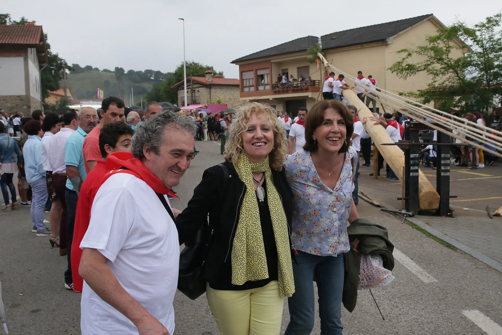 Photo showing: Eva Díaz Tezanos ha asistido, junto a centenares de personas, a la celebración de la Fiesta de la Maya en Silió