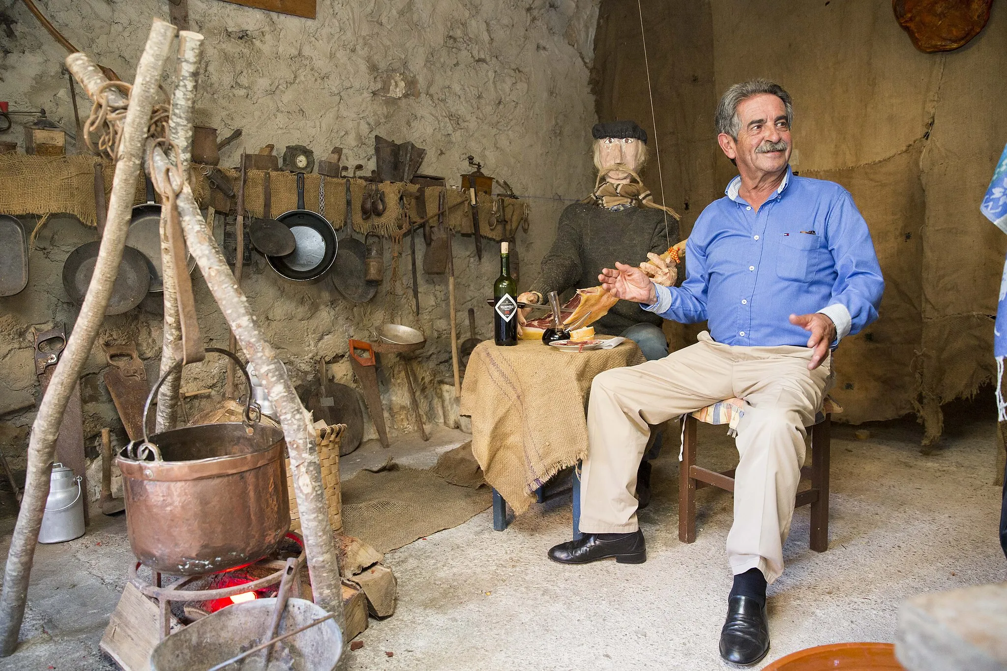 Photo showing: Supone una evocación de la cultura y de las costumbres de Cantabria a través de la mitología