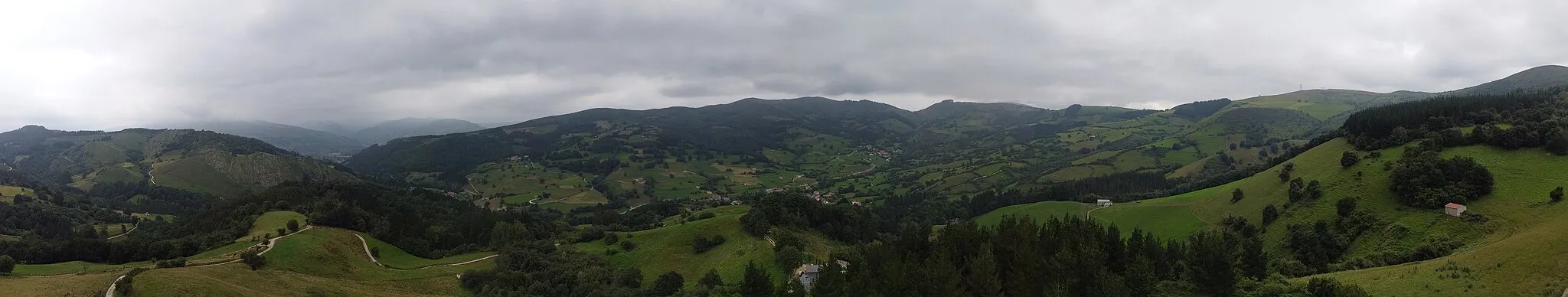 Photo showing: Vista panorámica del valle de Anievas.