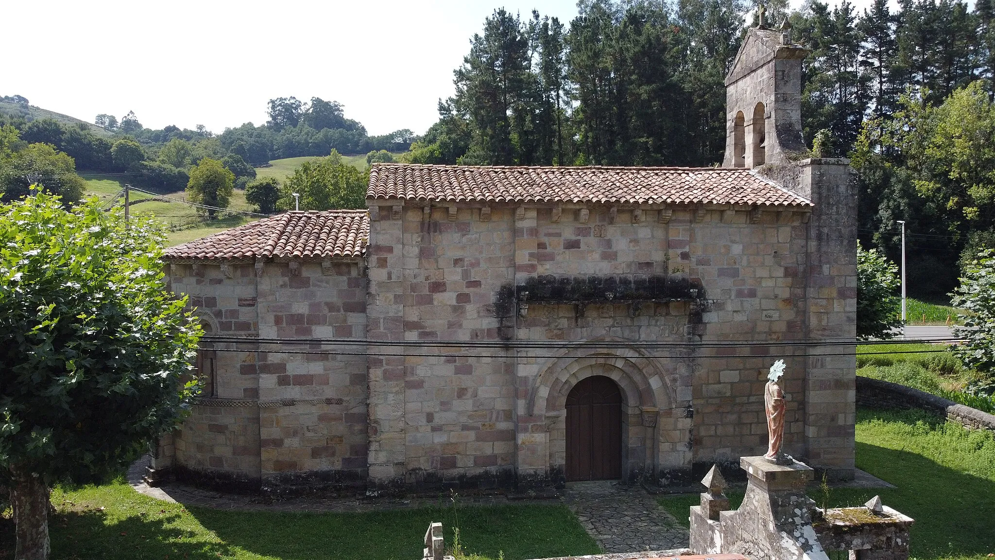 Photo showing: Vista panorámica del barrio de San Juan en Raicedo, Arenas de Iguña.