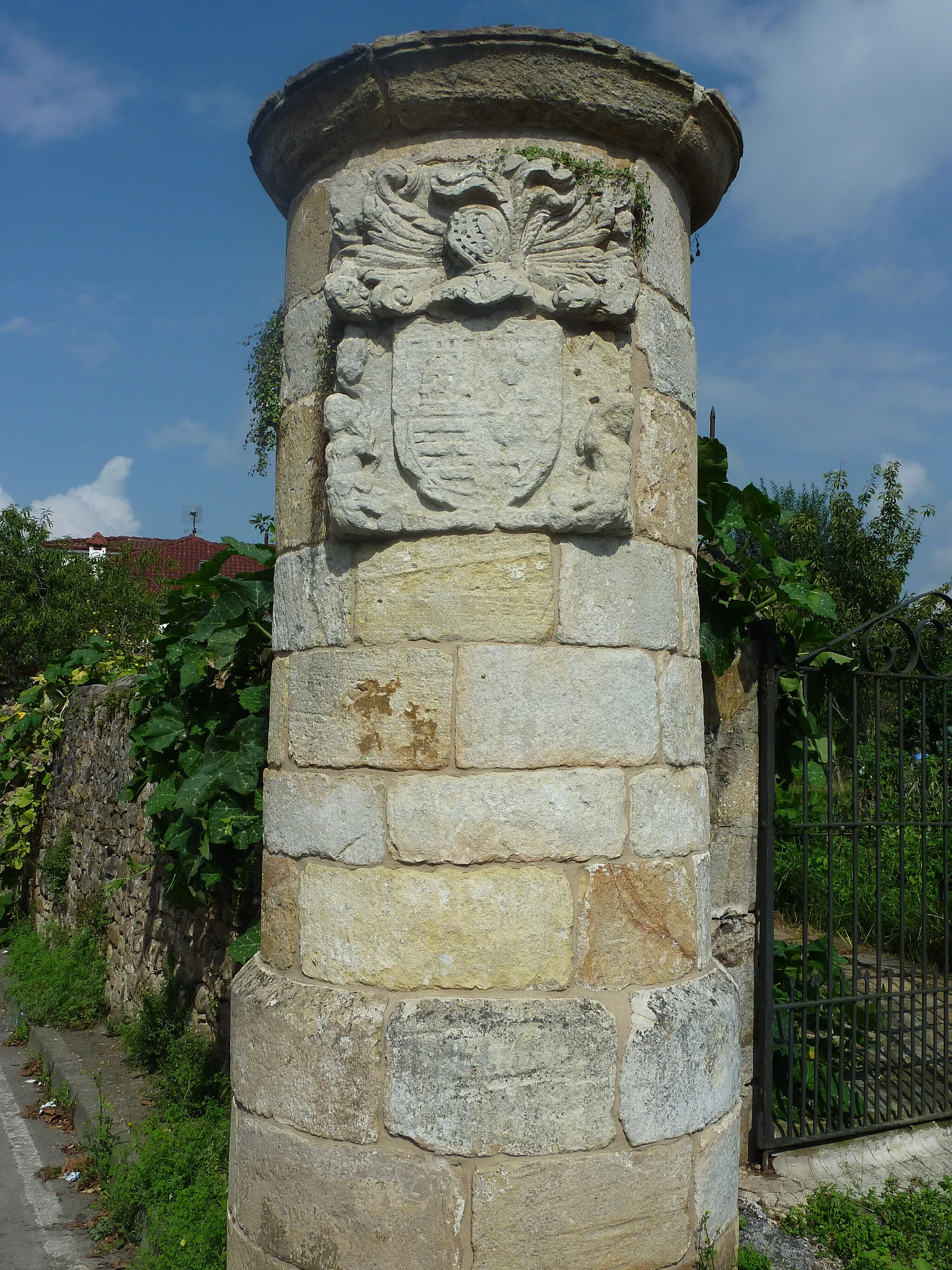 Photo showing: Portada.

This is a photo of a monument indexed in the Spanish heritage register of Bienes de Interés Cultural under the reference RI-51-0010830.