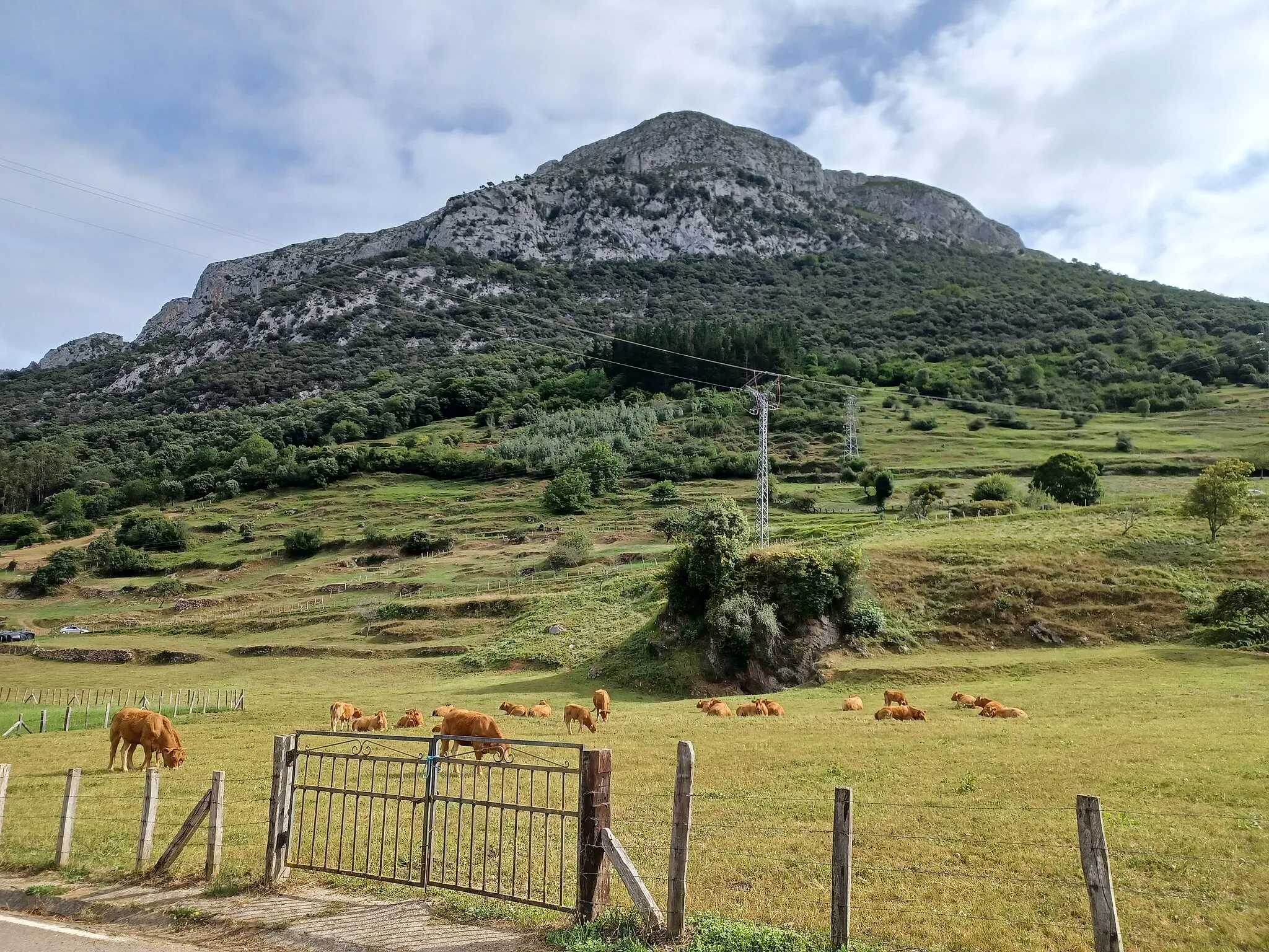 Photo showing: Quintanilla, a hamlet in Cantabria just off the Lebaniego Way, a branch of the Way of Saint James. Spain.