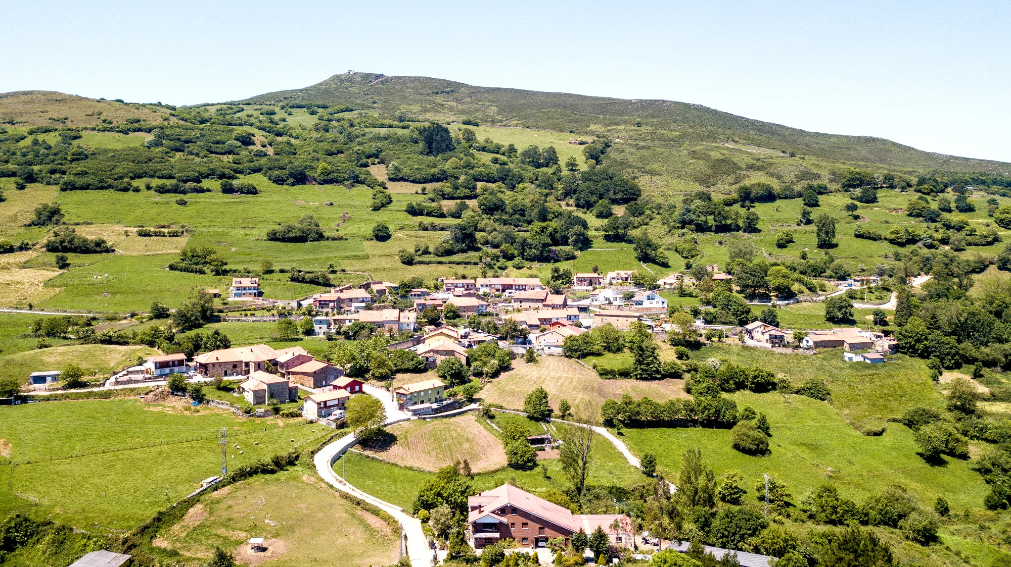 Photo showing: Collado de Cieza. Cantabria. Vista aérea.
