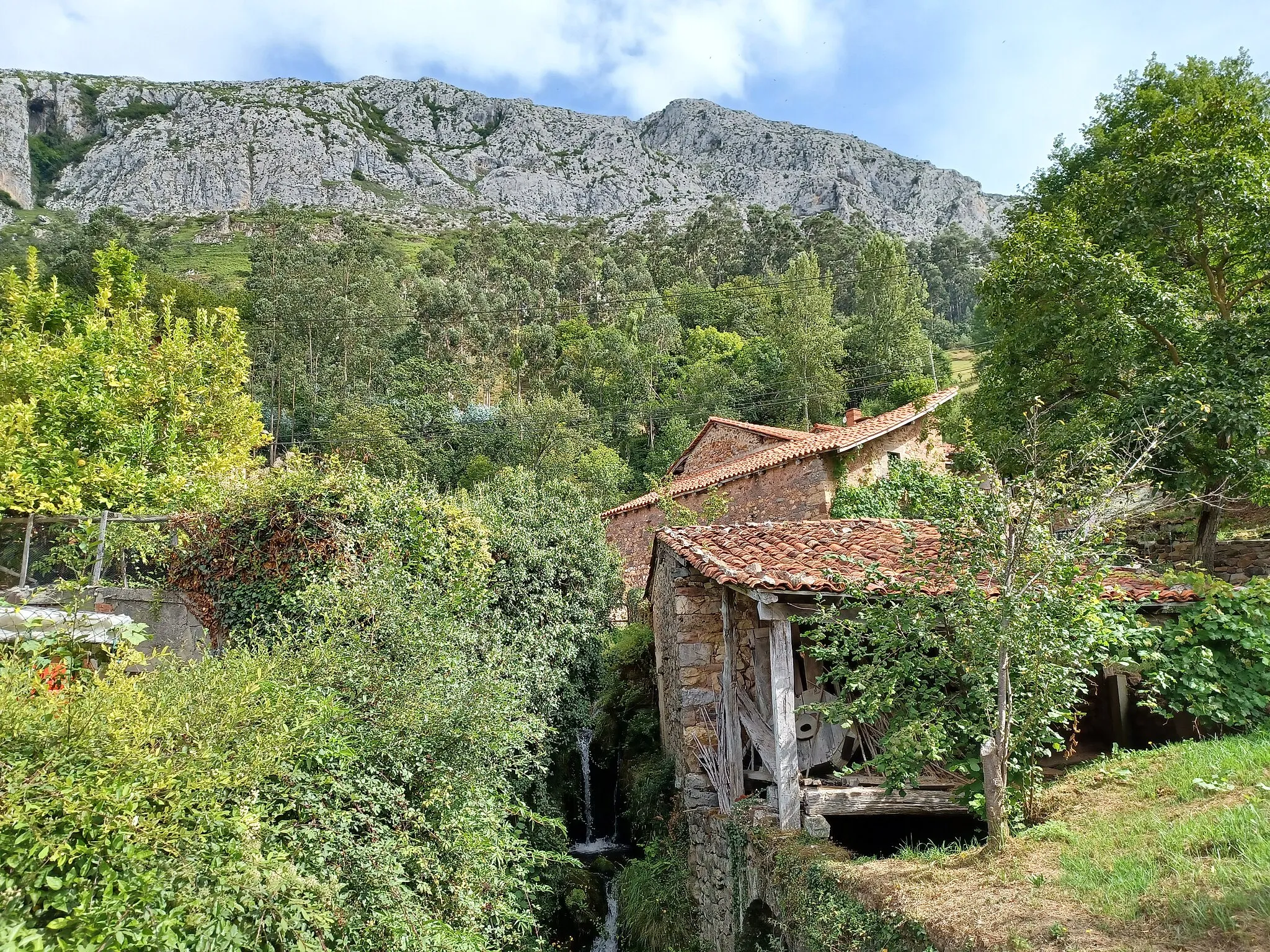 Photo showing: Lafuente, a village on the Lebaniego Way in Cantabria, Spain.