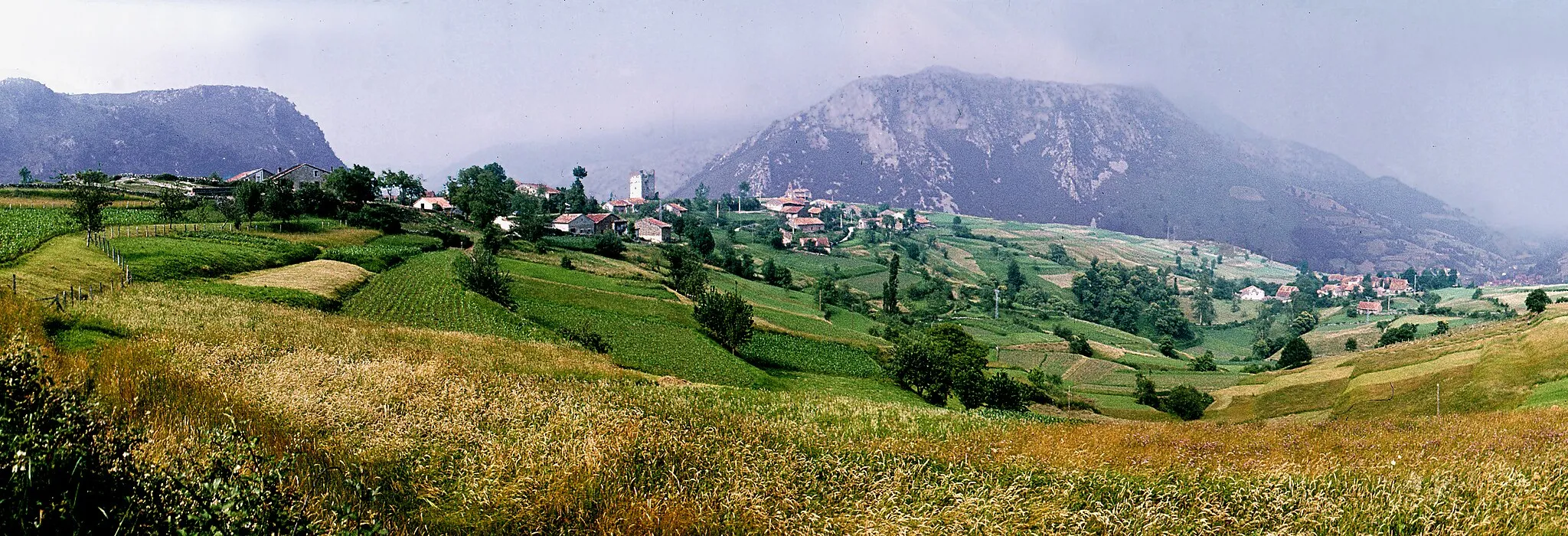 Photo showing: Villages of Obeso [on the left hand] and Pedreo; beyond, Siera del Escudo de Cabuérniga. Rionansa, Cantabria, Spain